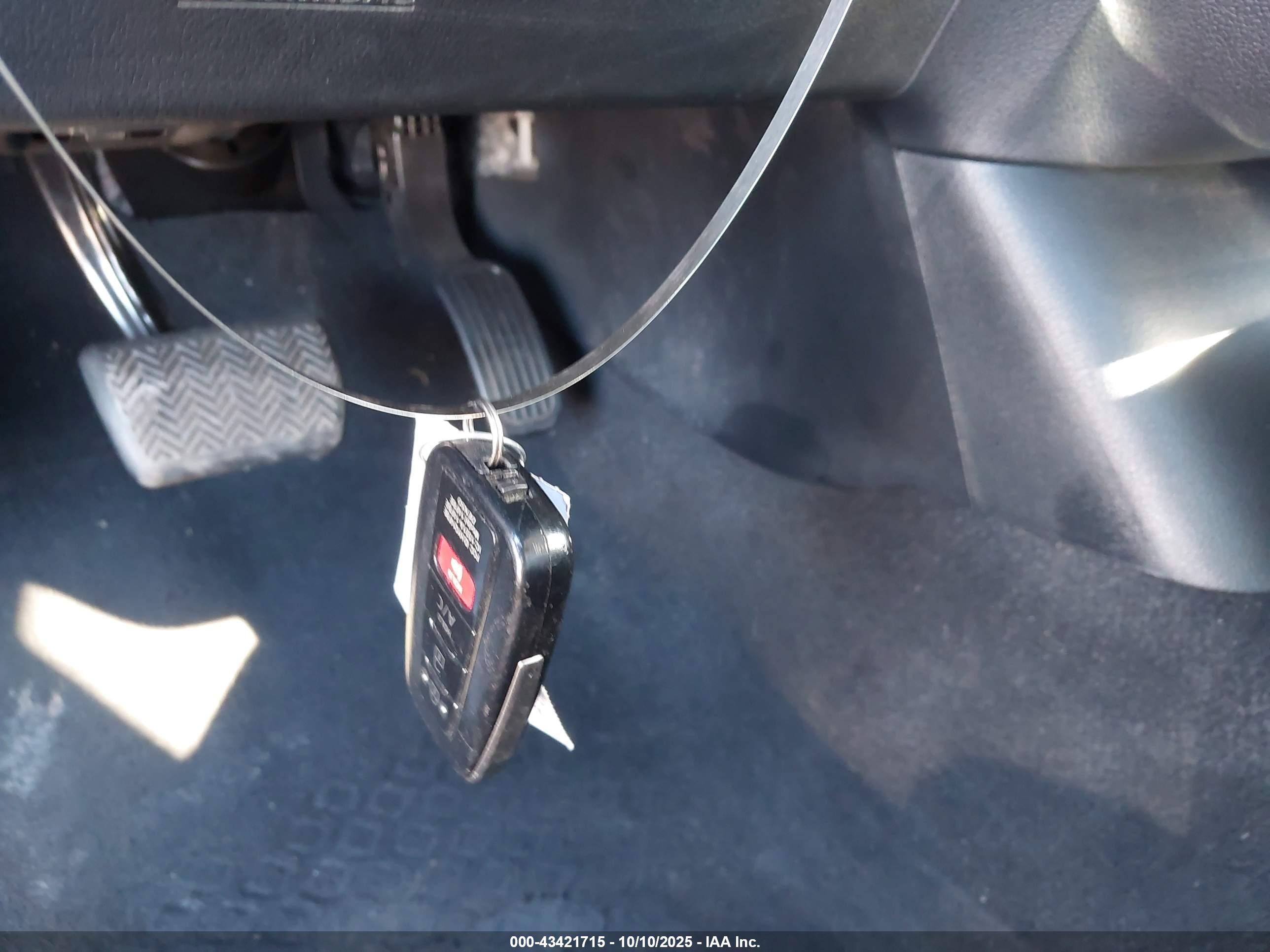 TOYOTA PRIUS image 11
