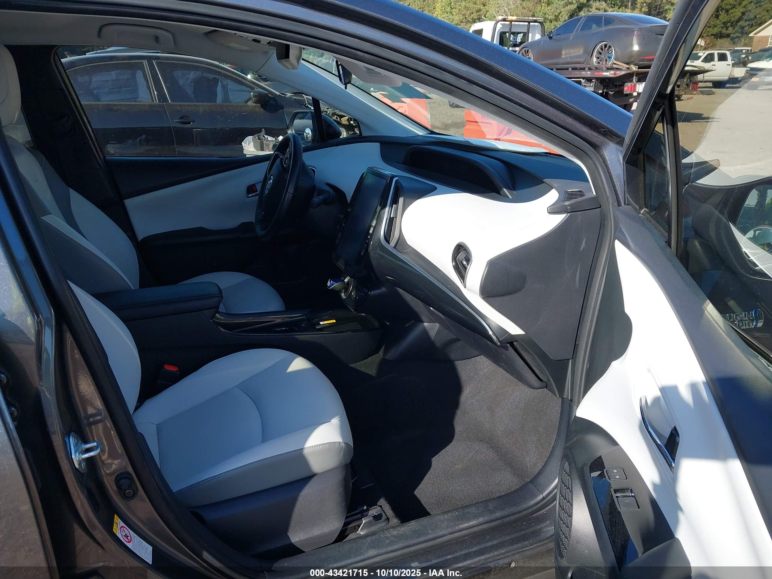 TOYOTA PRIUS image 5