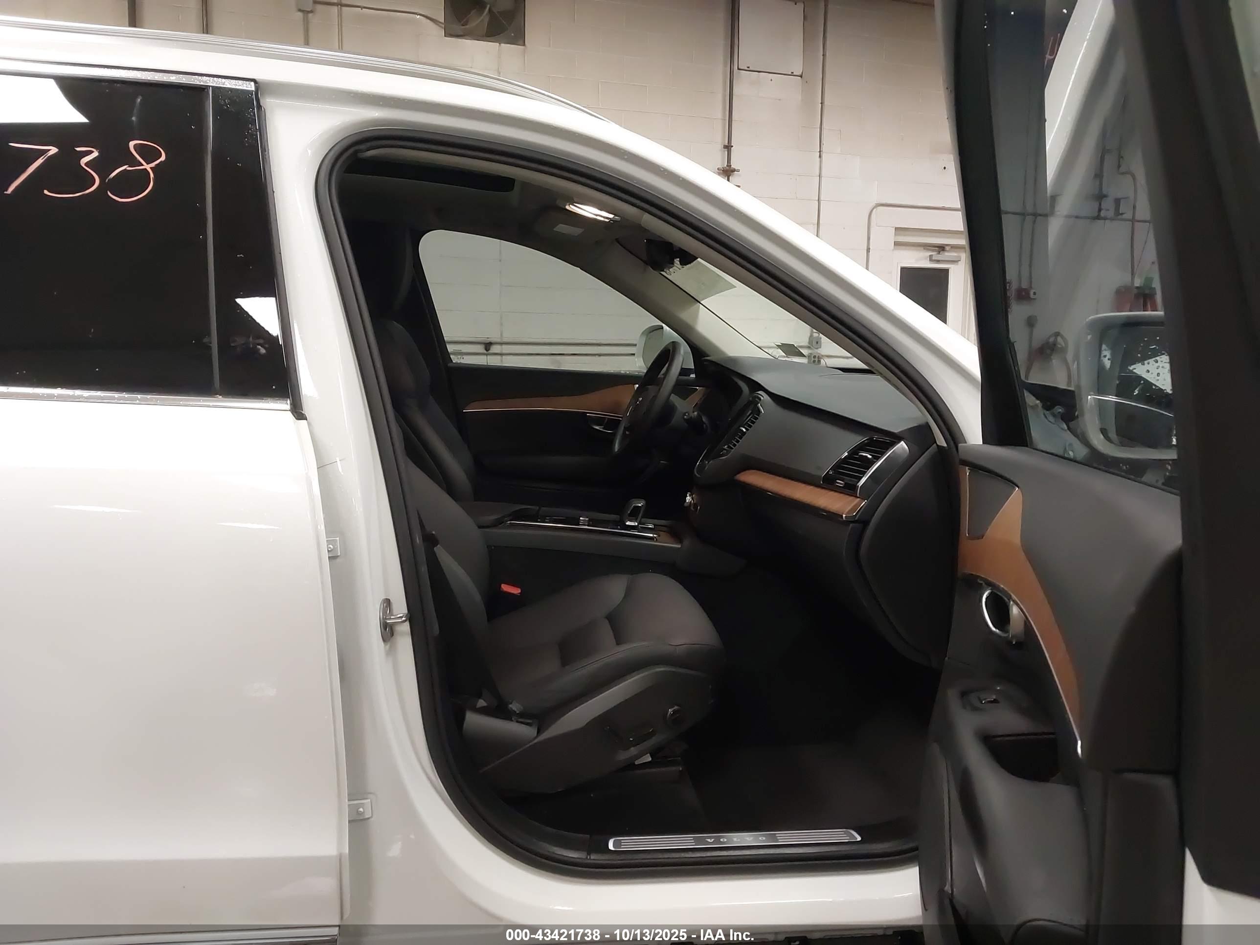 VOLVO XC90 image 5