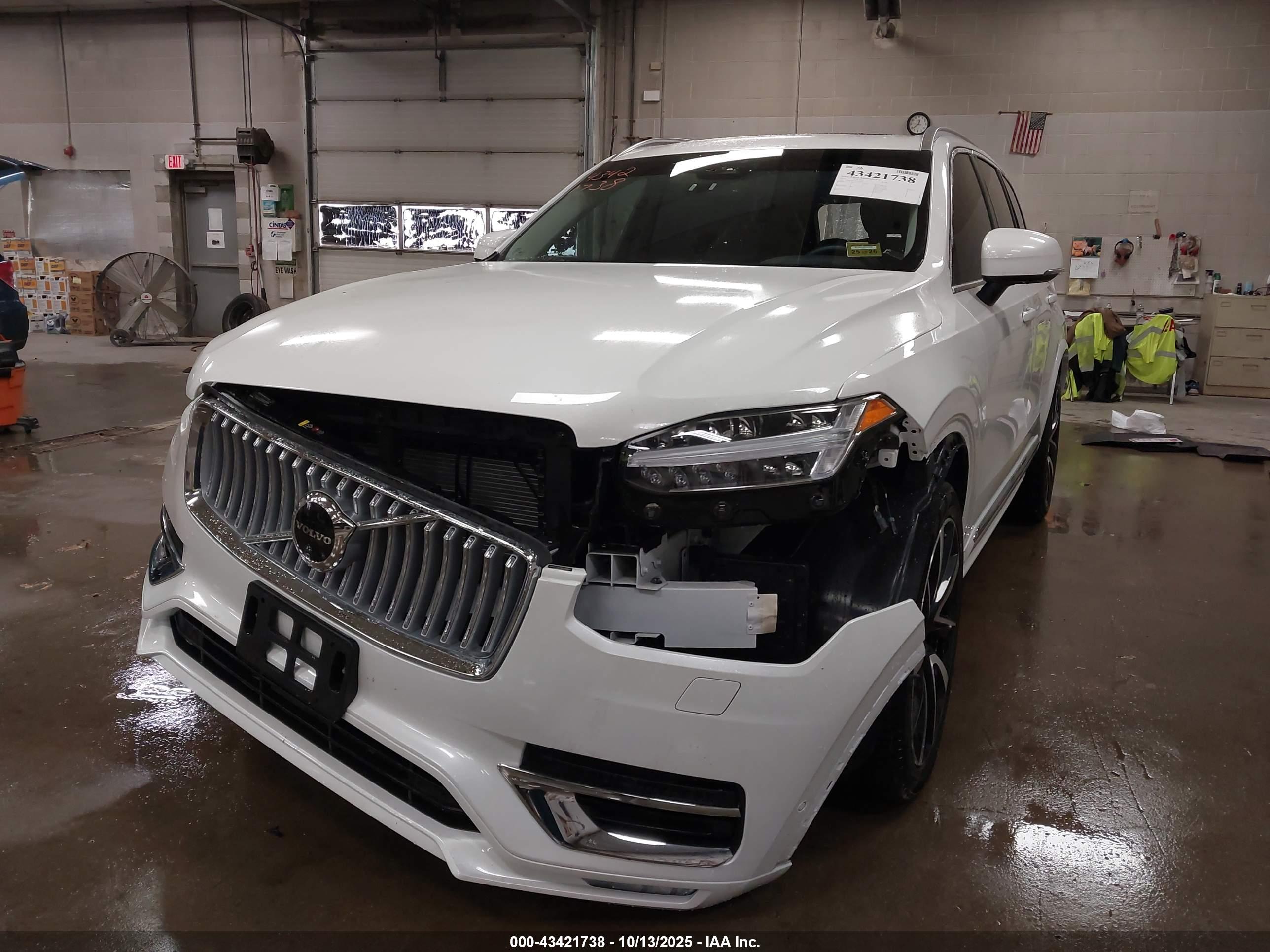 VOLVO XC90 image 6