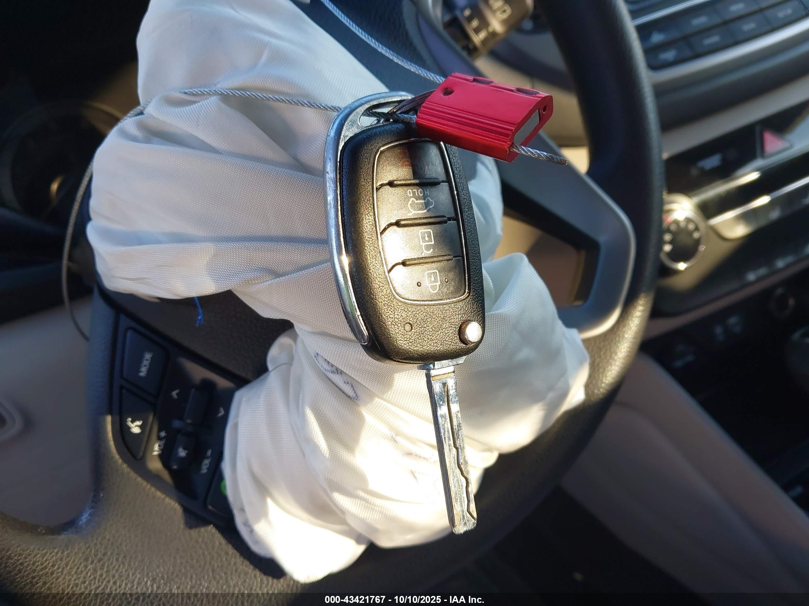 HYUNDAI TUCSON image 11