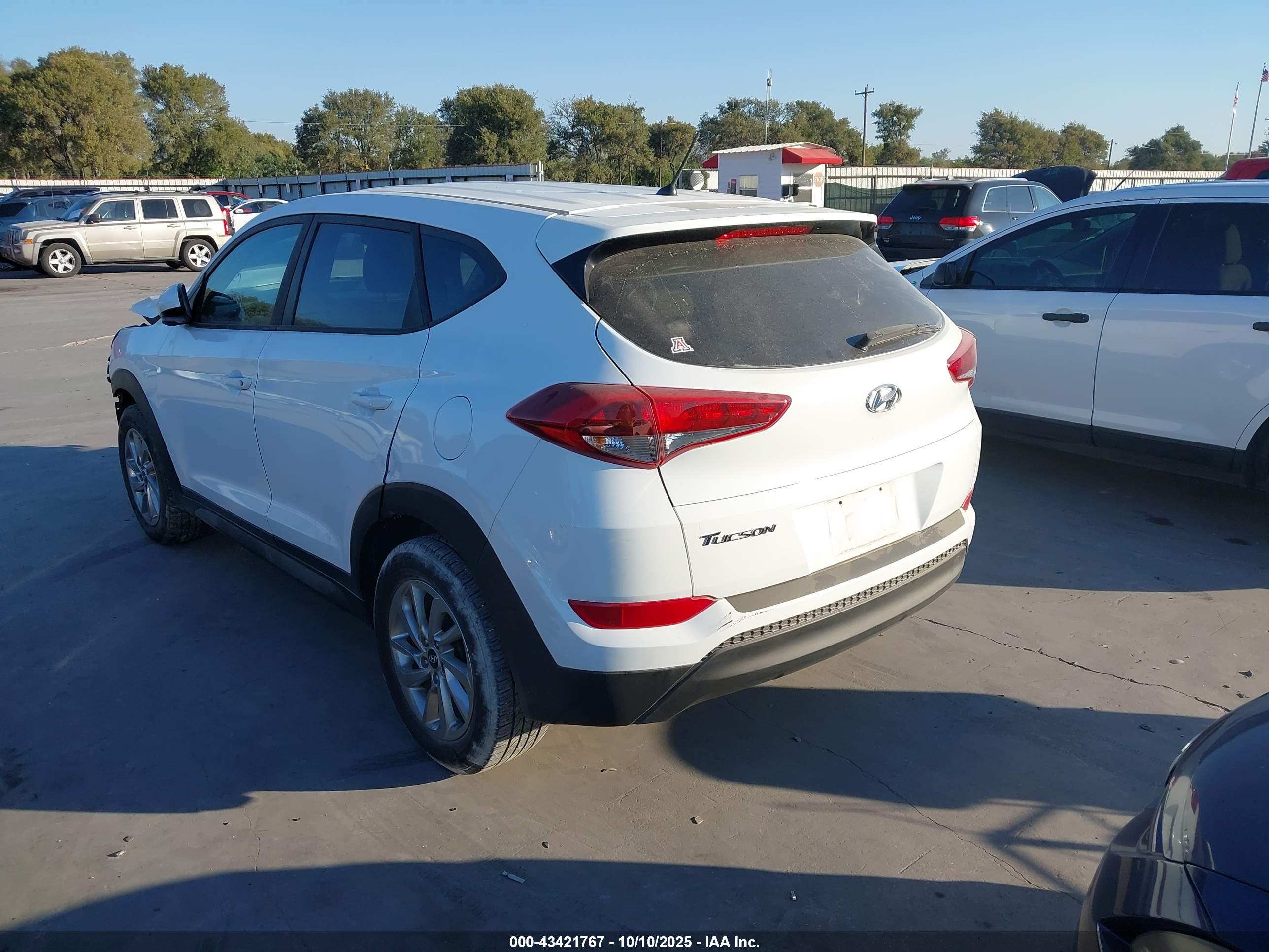 HYUNDAI TUCSON image 3