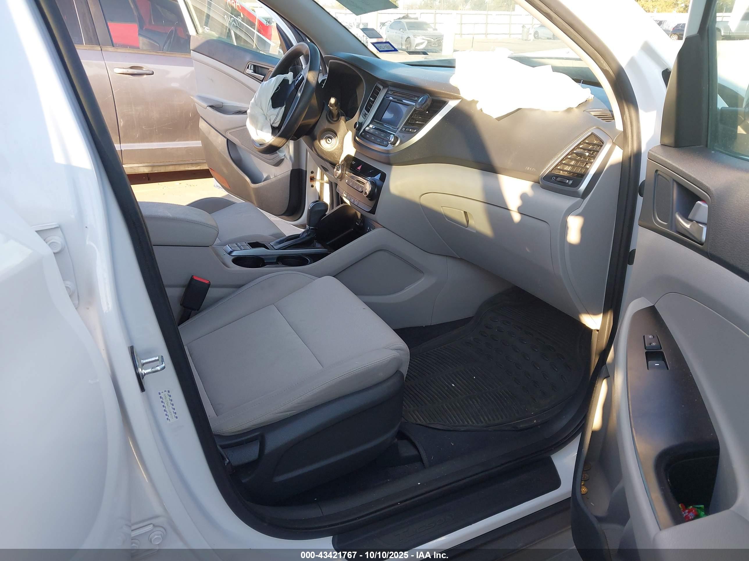 HYUNDAI TUCSON image 5