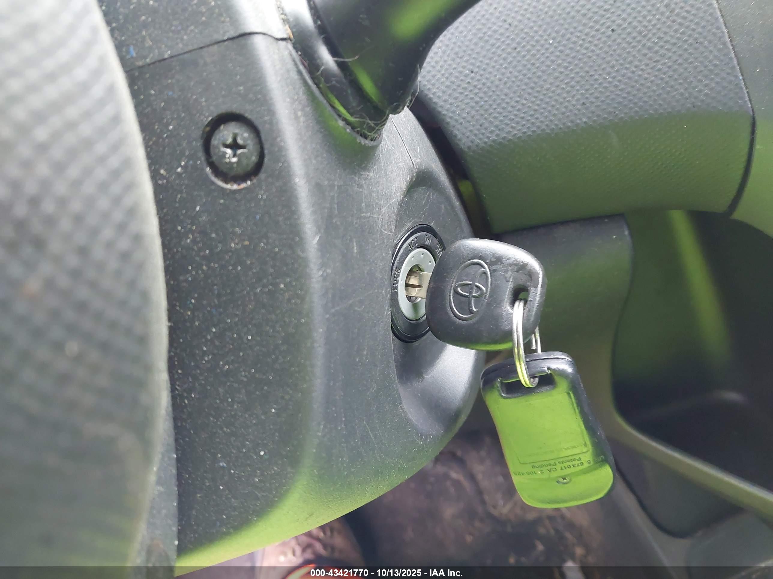 TOYOTA YARIS image 11