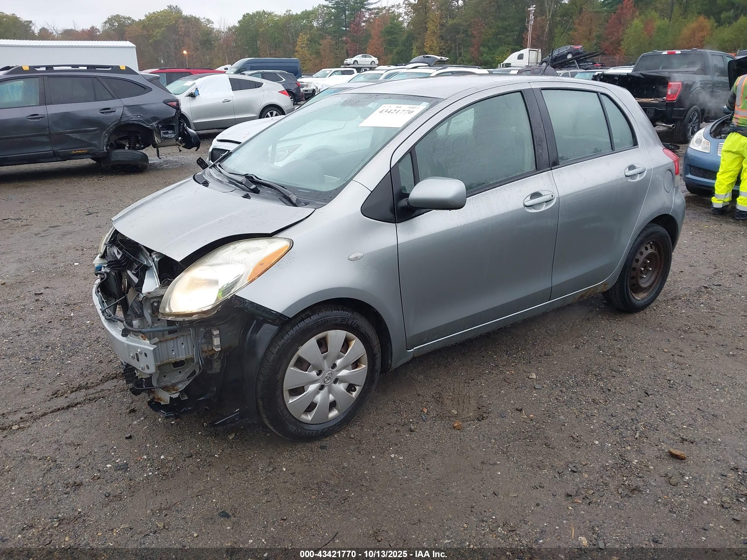 TOYOTA YARIS image 2
