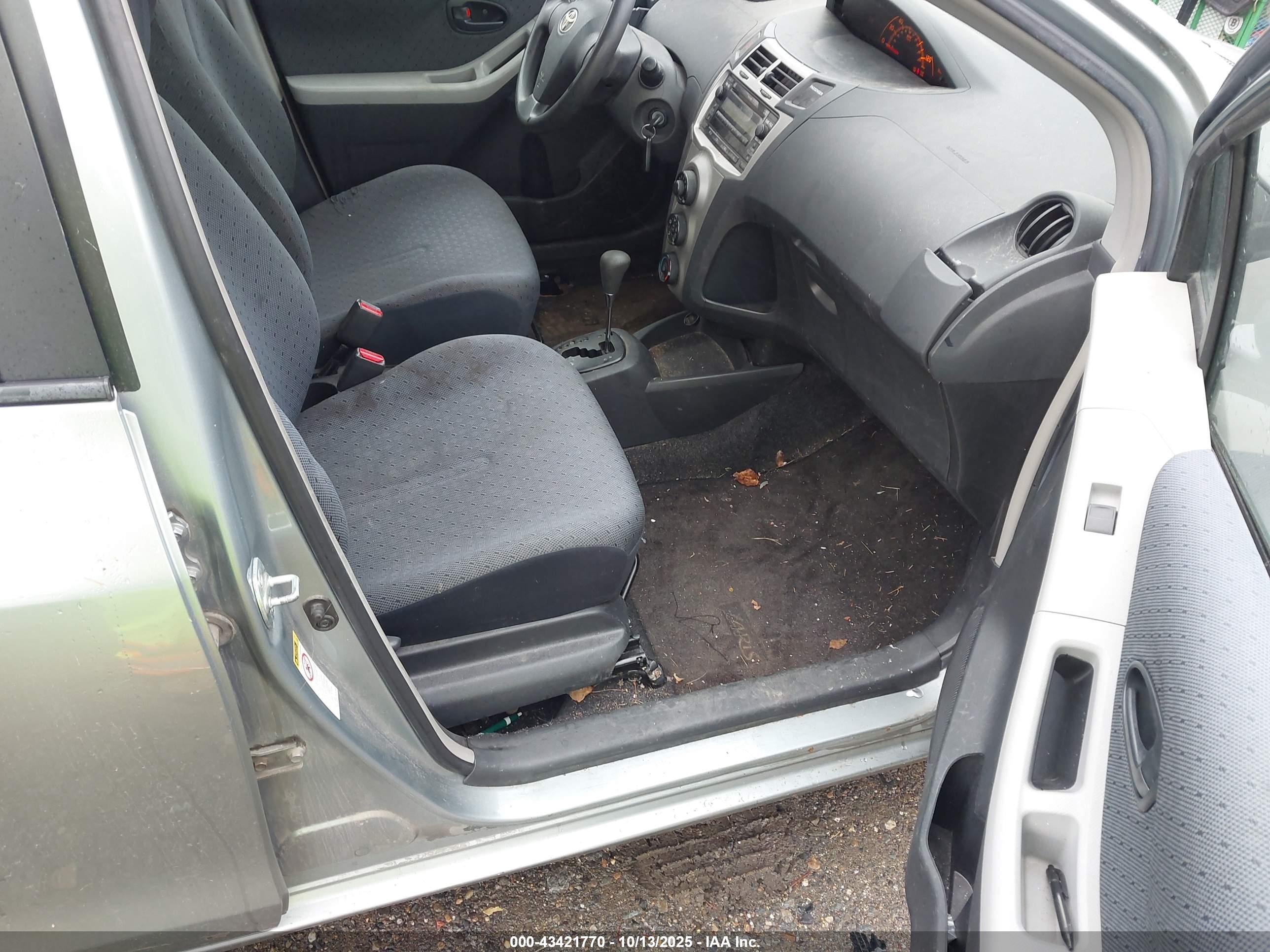 TOYOTA YARIS image 5
