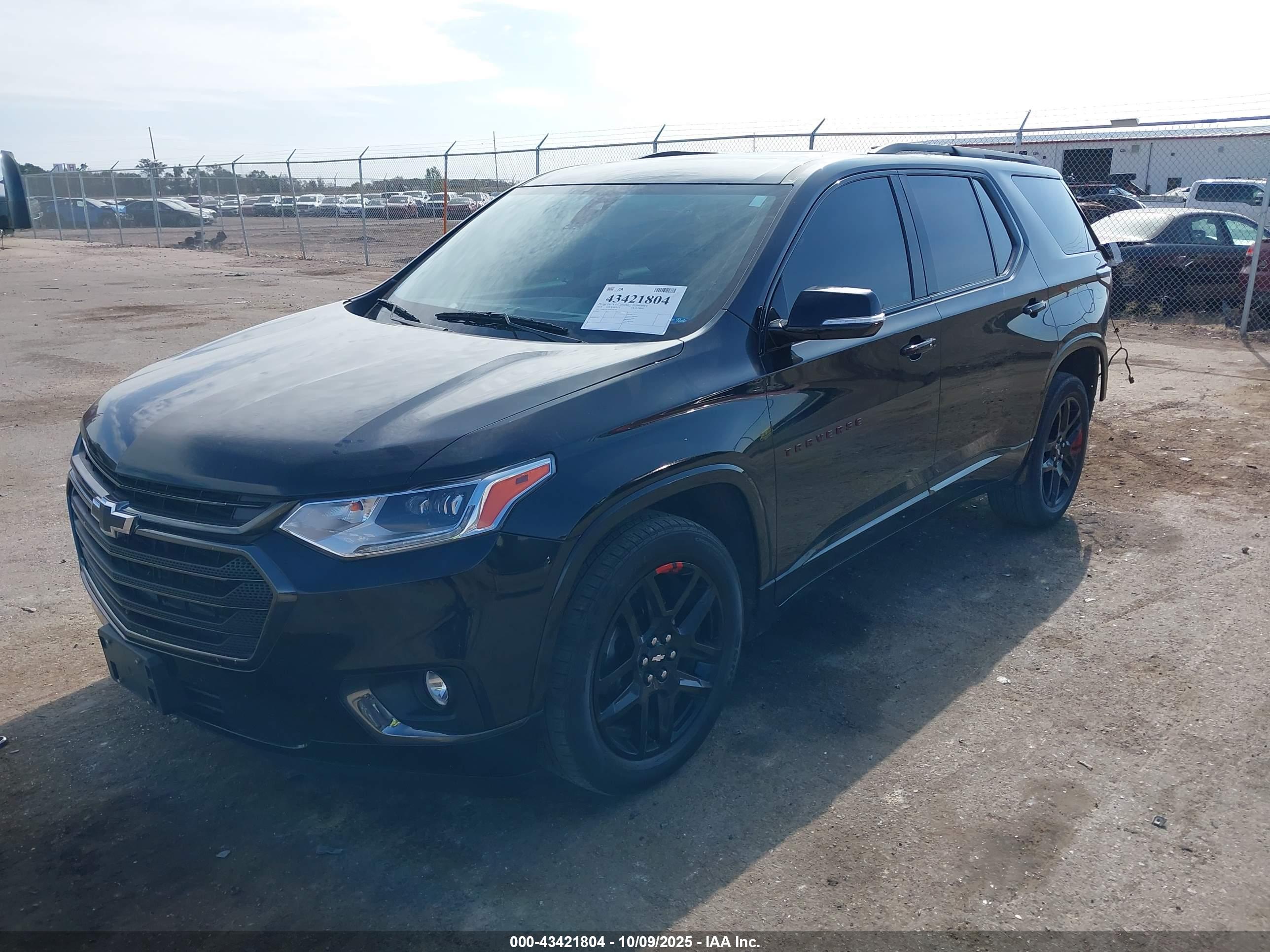 CHEVROLET TRAVERSE image 2