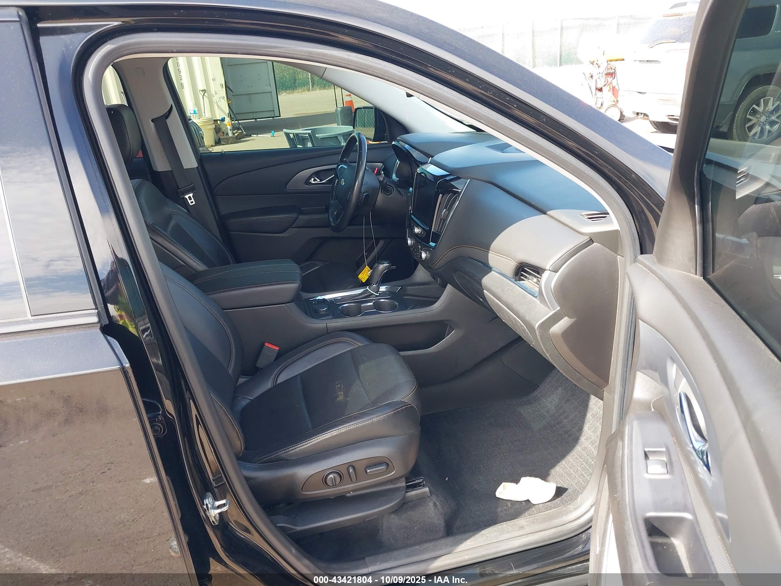 CHEVROLET TRAVERSE image 5