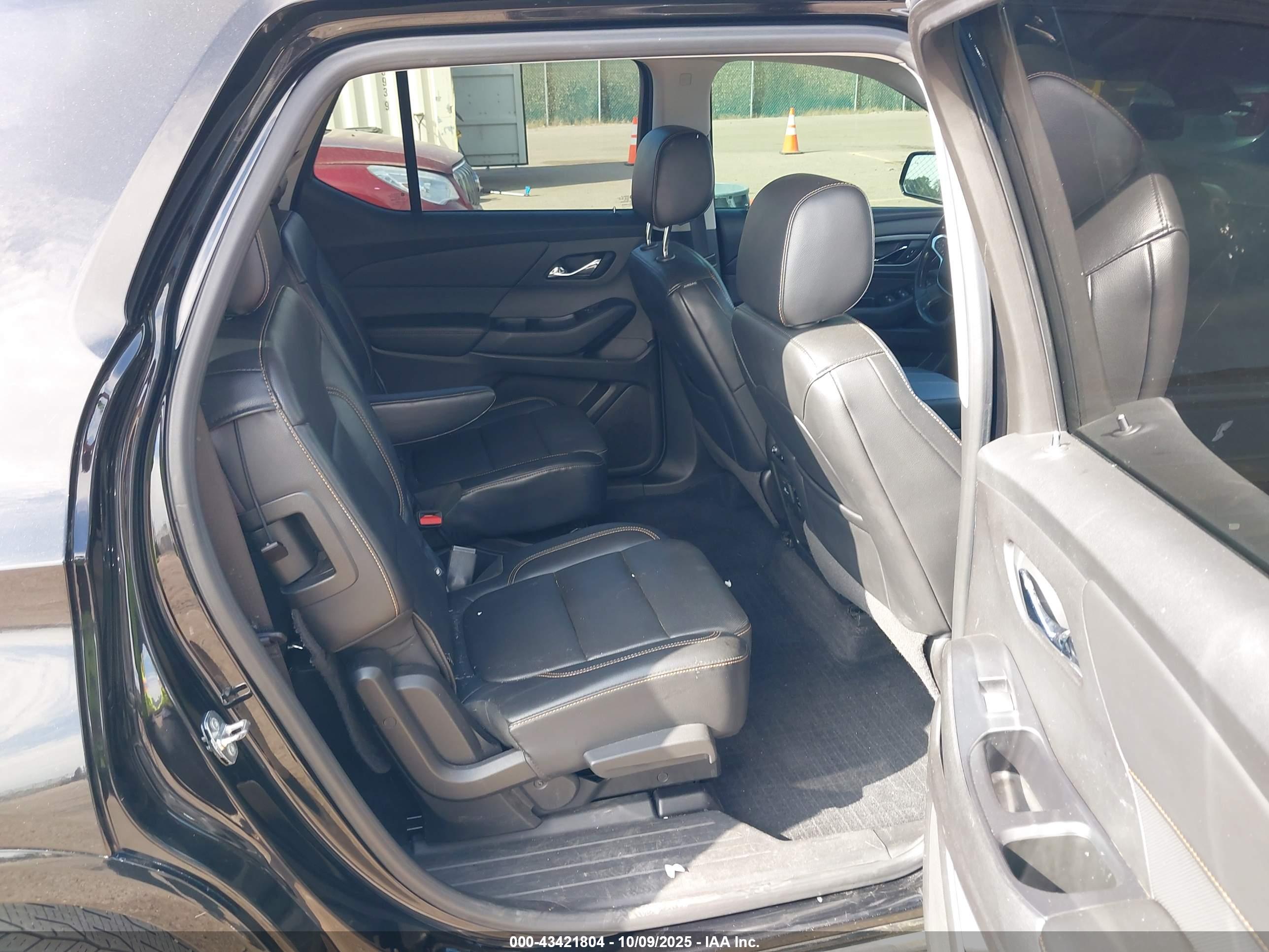 CHEVROLET TRAVERSE image 8