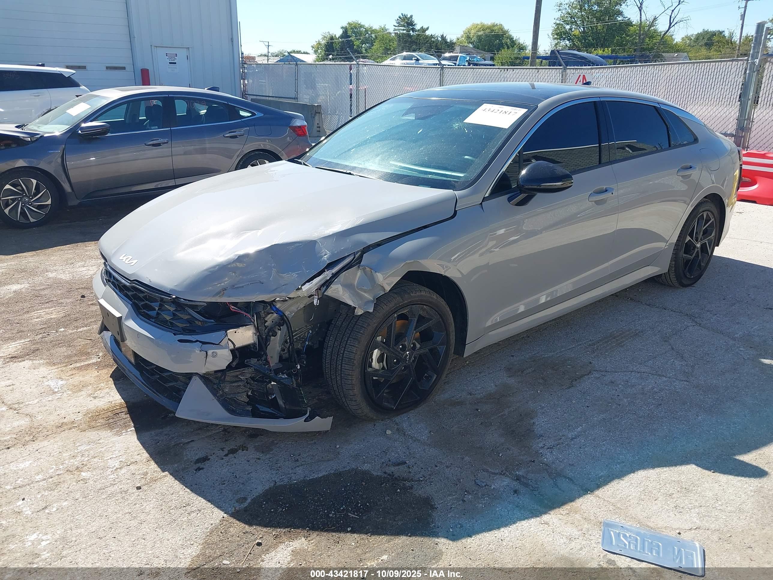 KIA K5 image 2