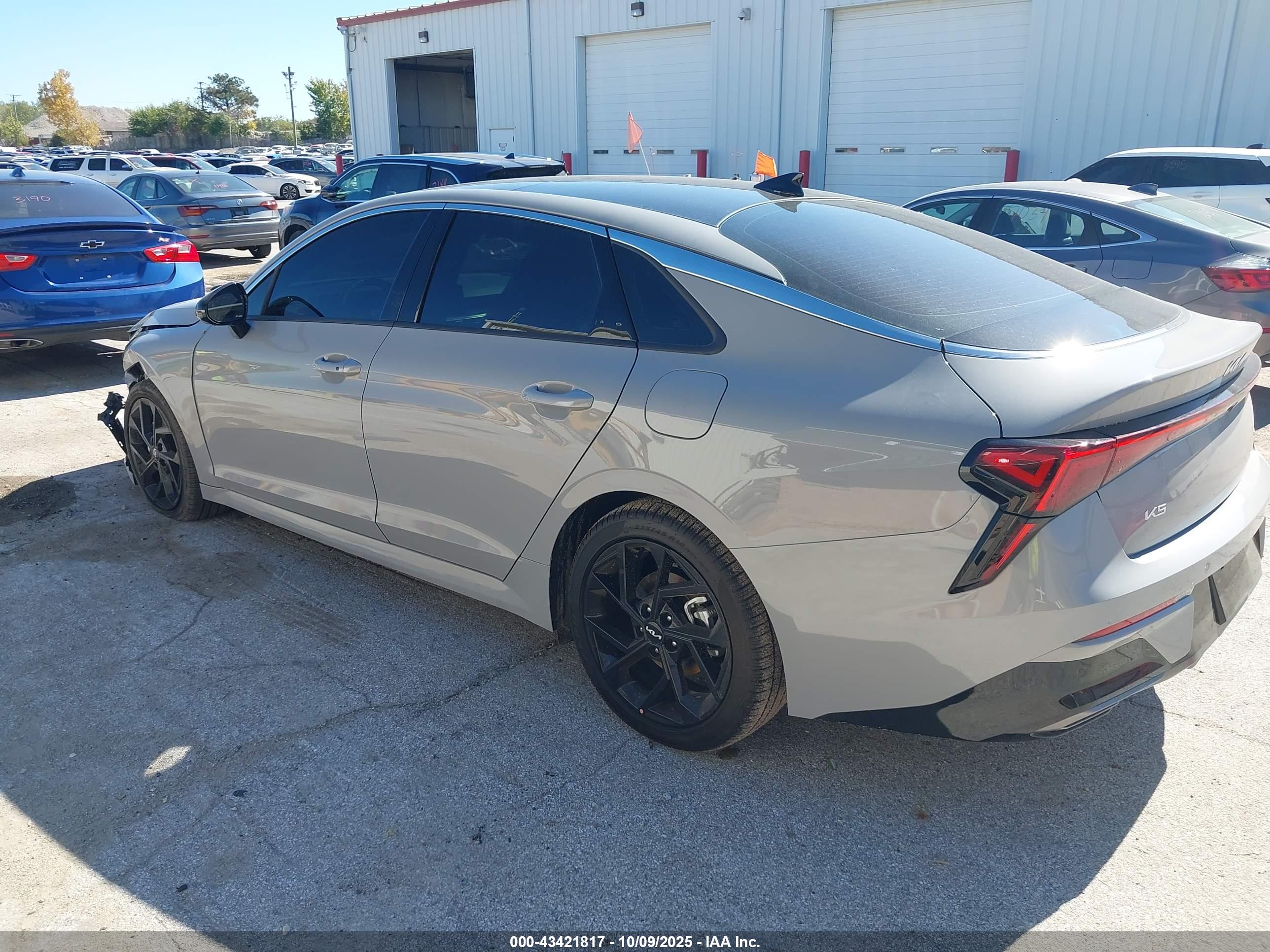 KIA K5 image 3