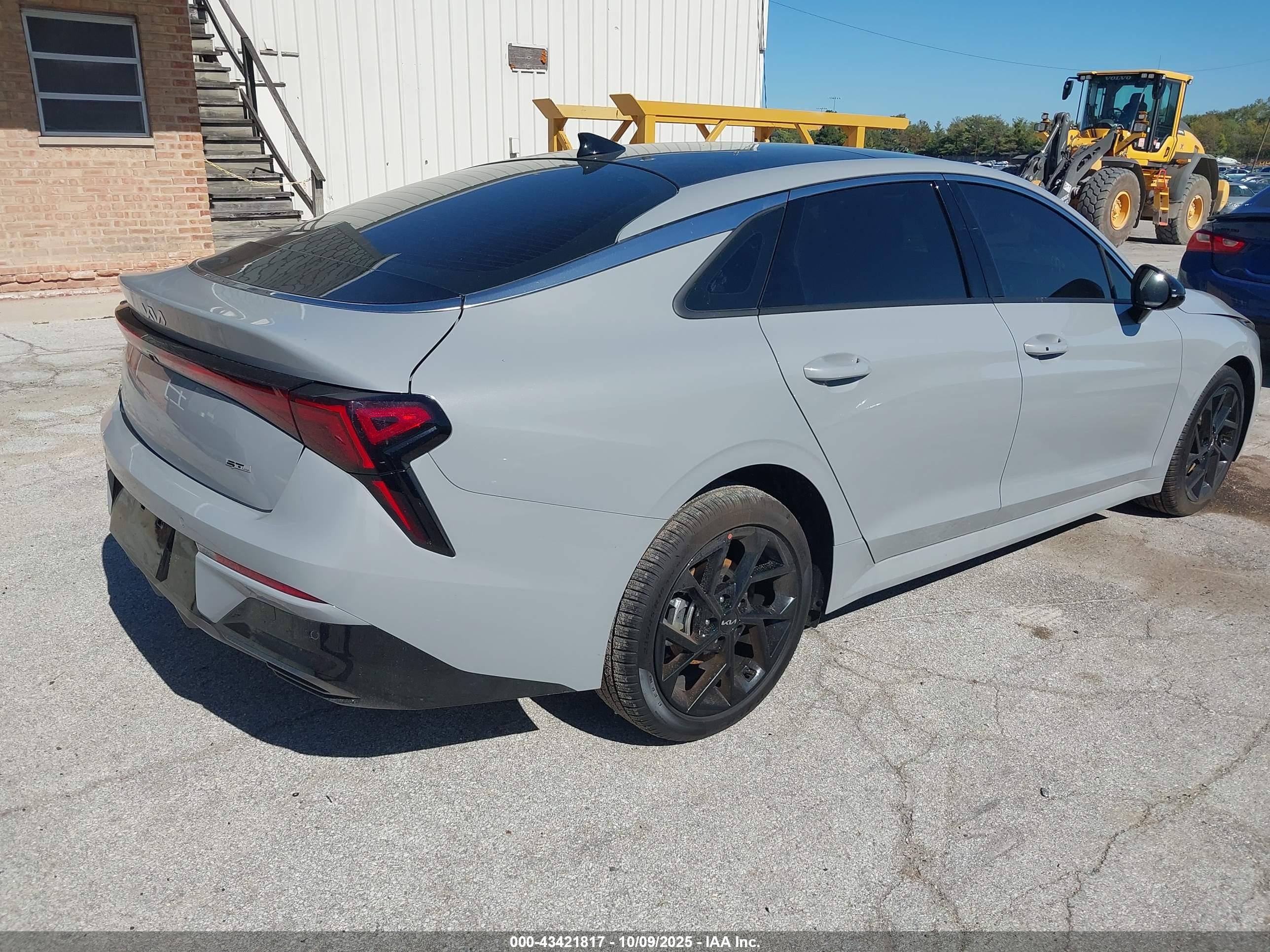 KIA K5 image 4