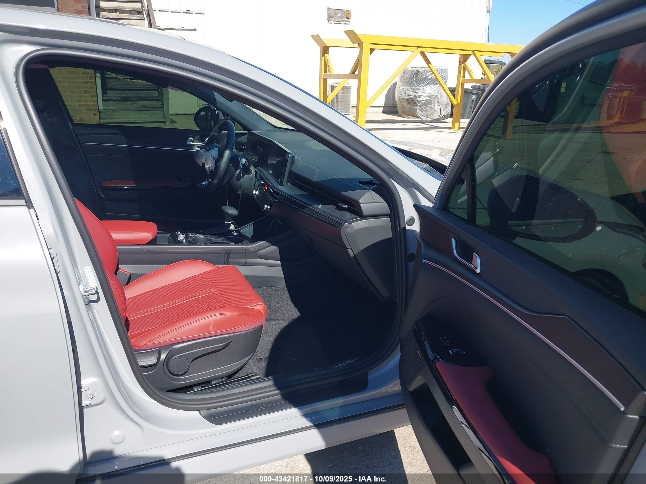 KIA K5 image 5