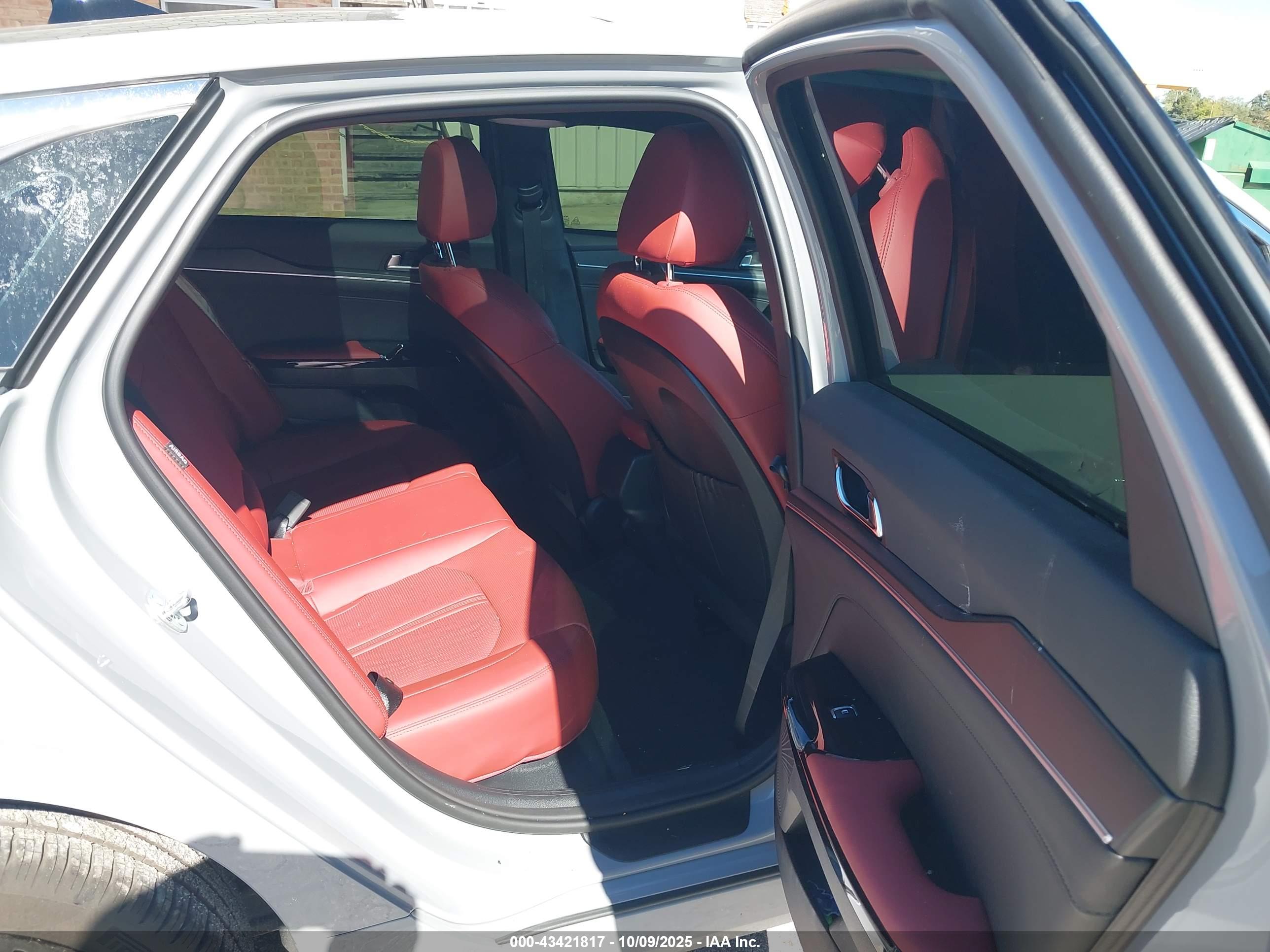 KIA K5 image 8