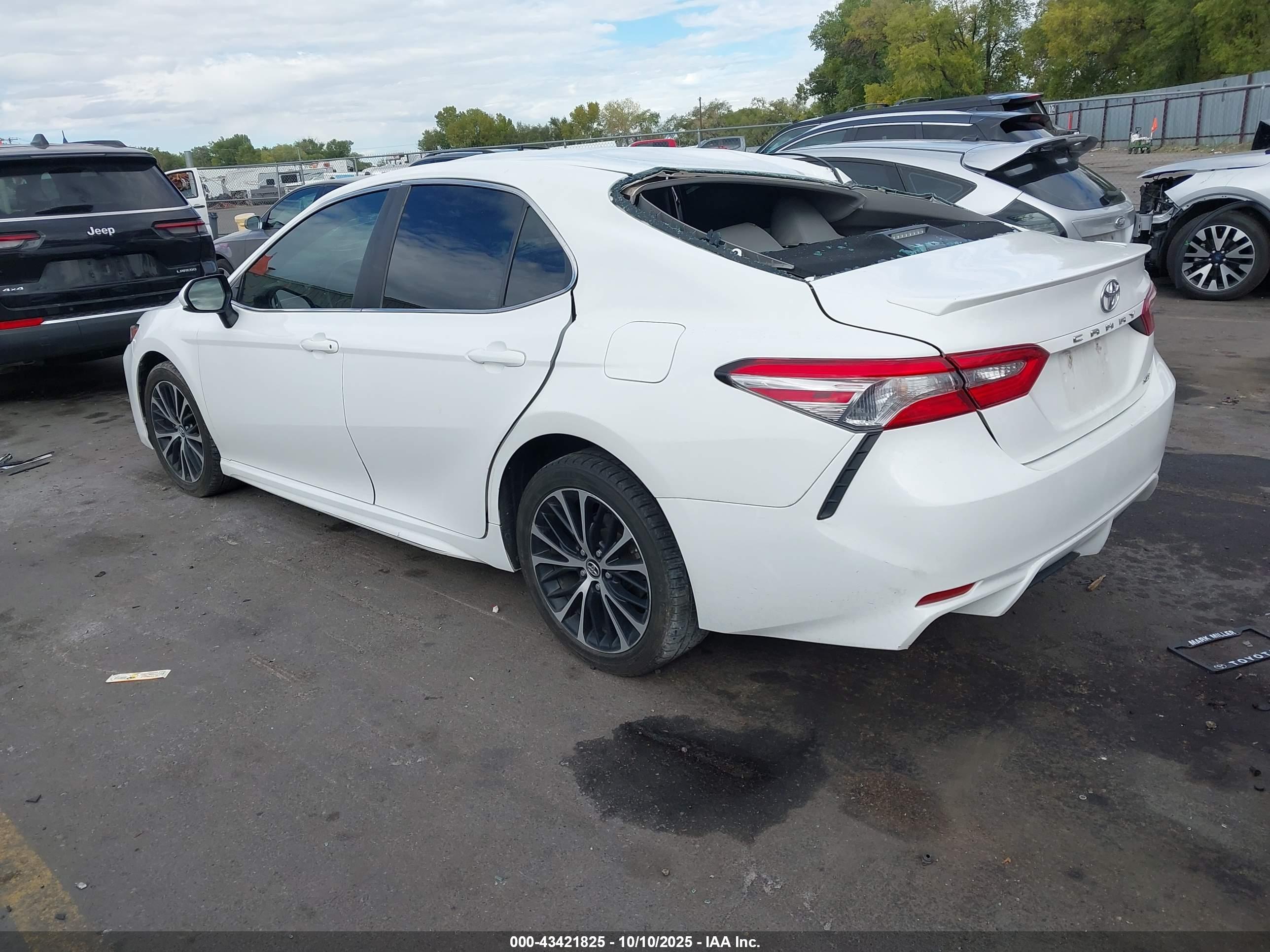TOYOTA CAMRY image 3