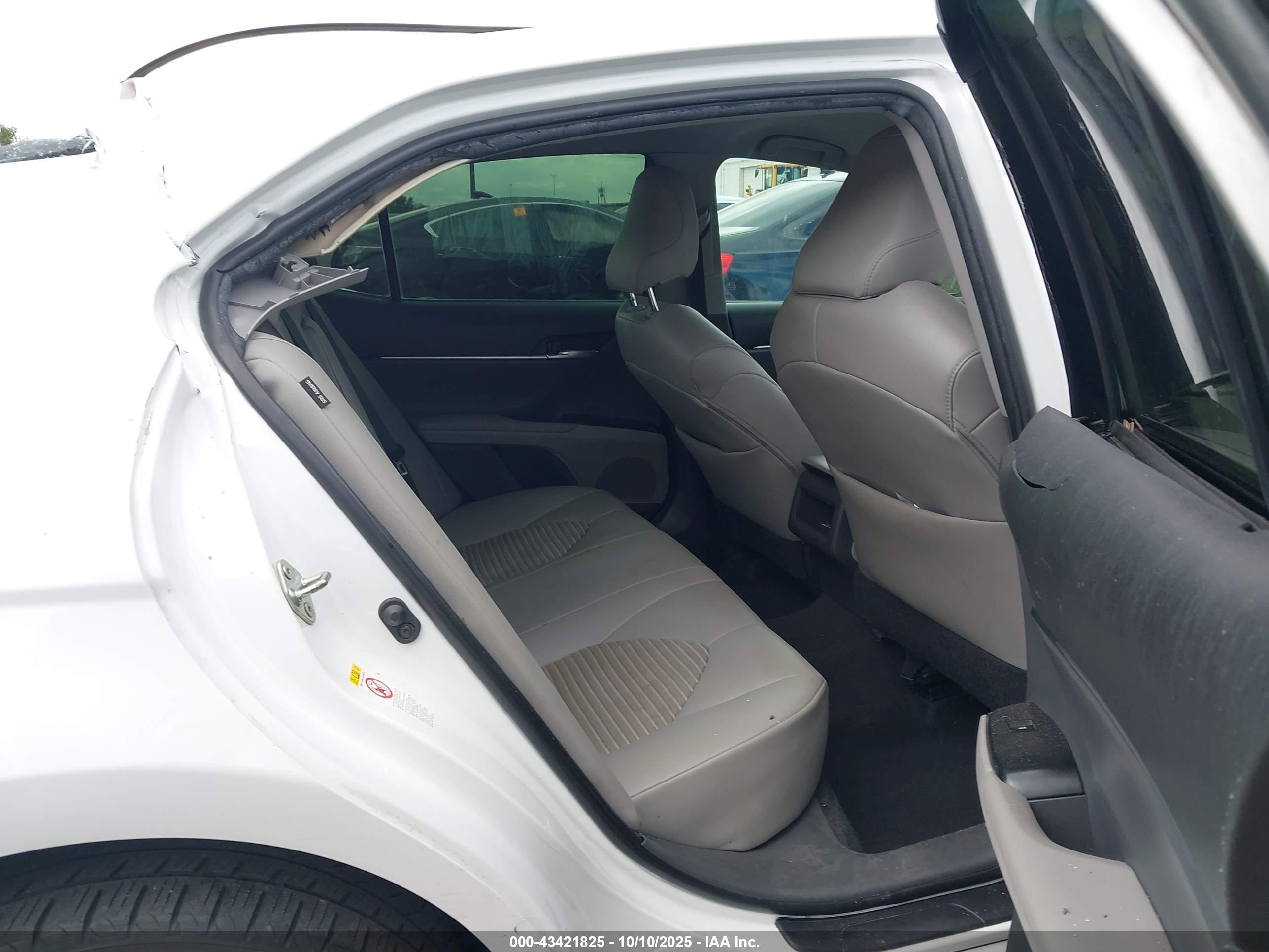 TOYOTA CAMRY image 8