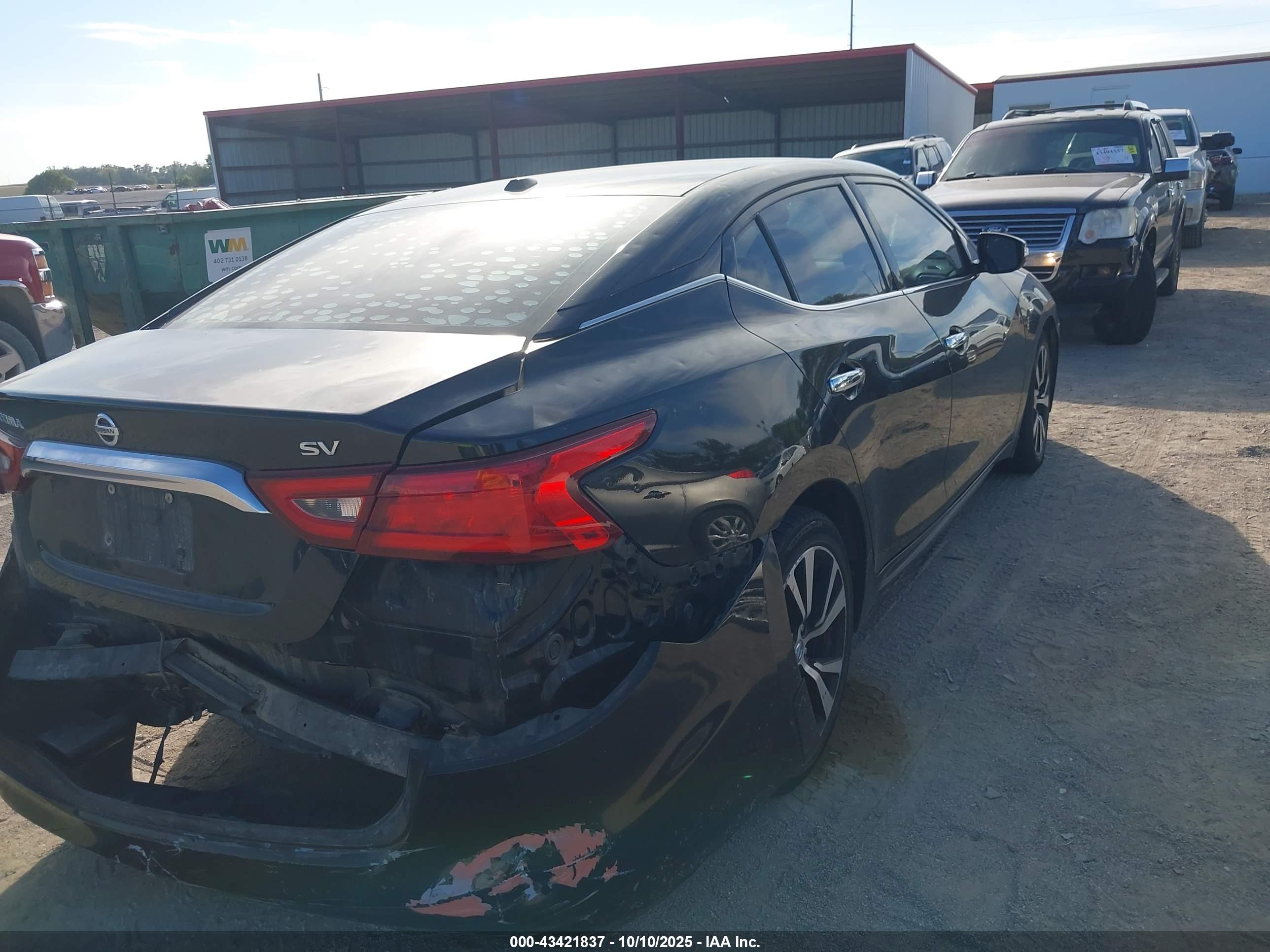 NISSAN MAXIMA image 4