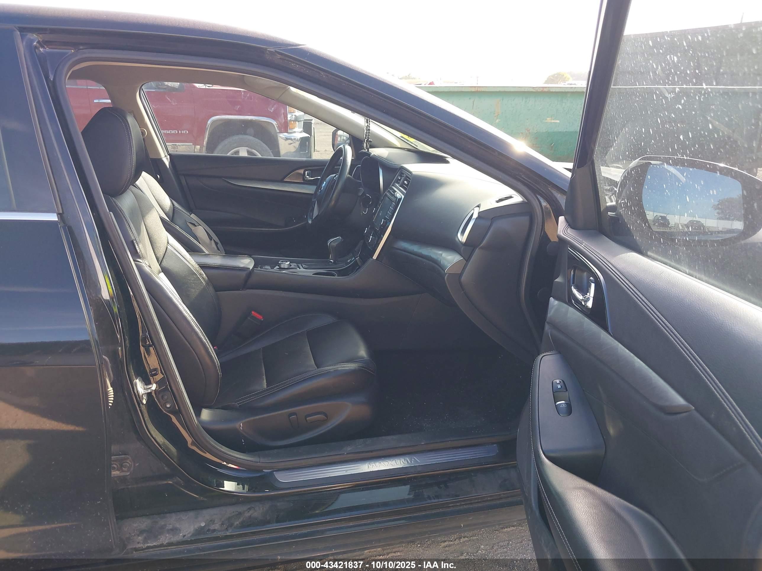 NISSAN MAXIMA image 5
