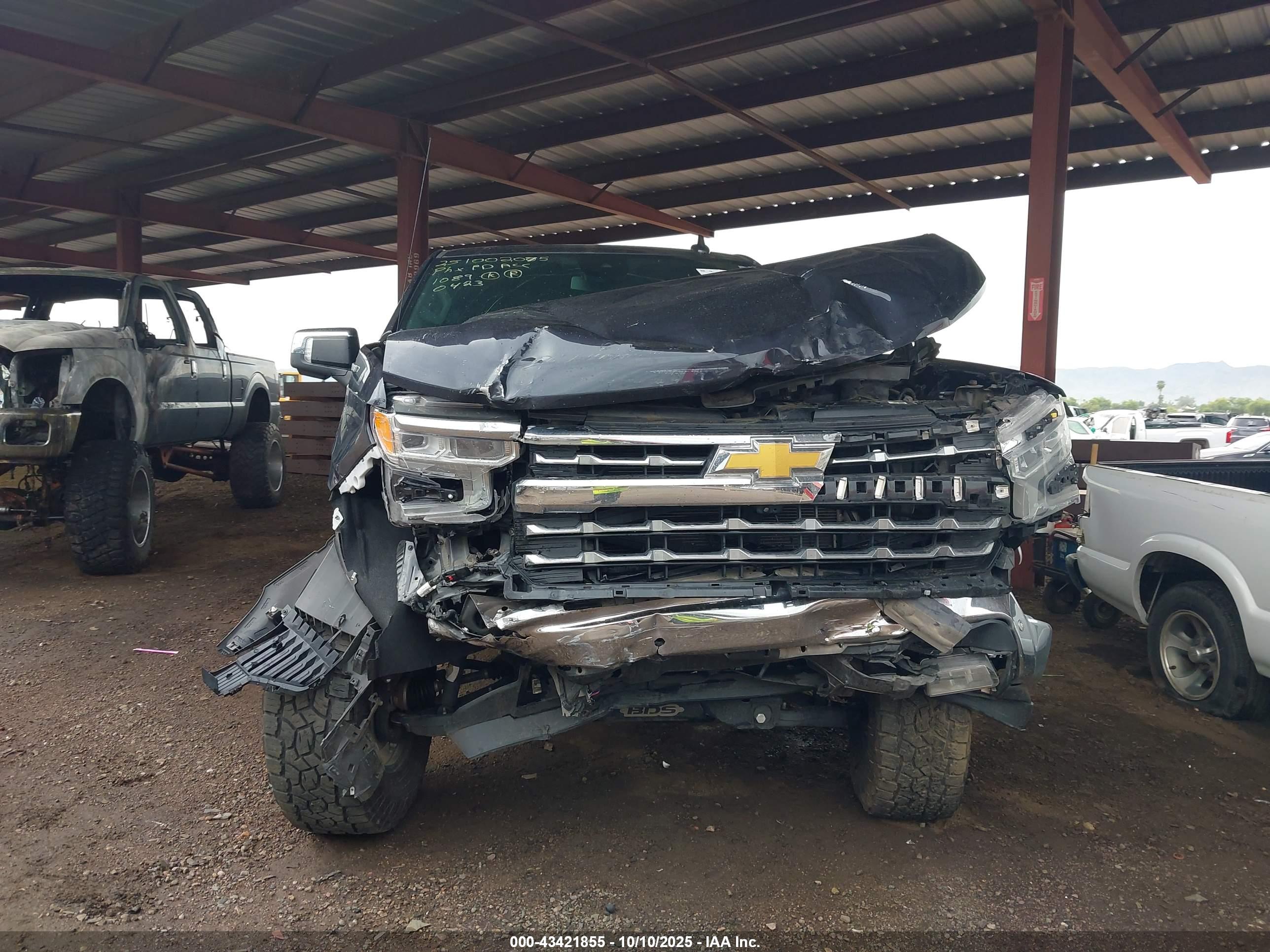 CHEVROLET SILVERADO image 6