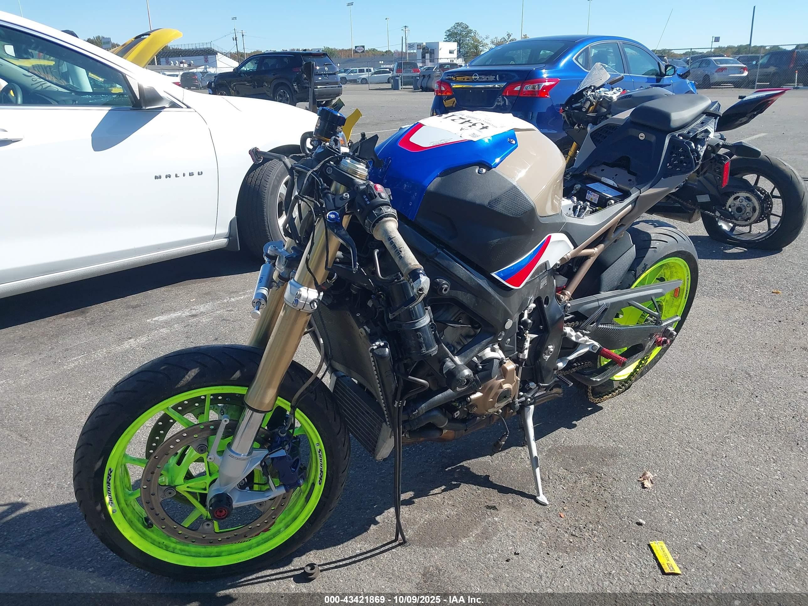 BMW S image 2