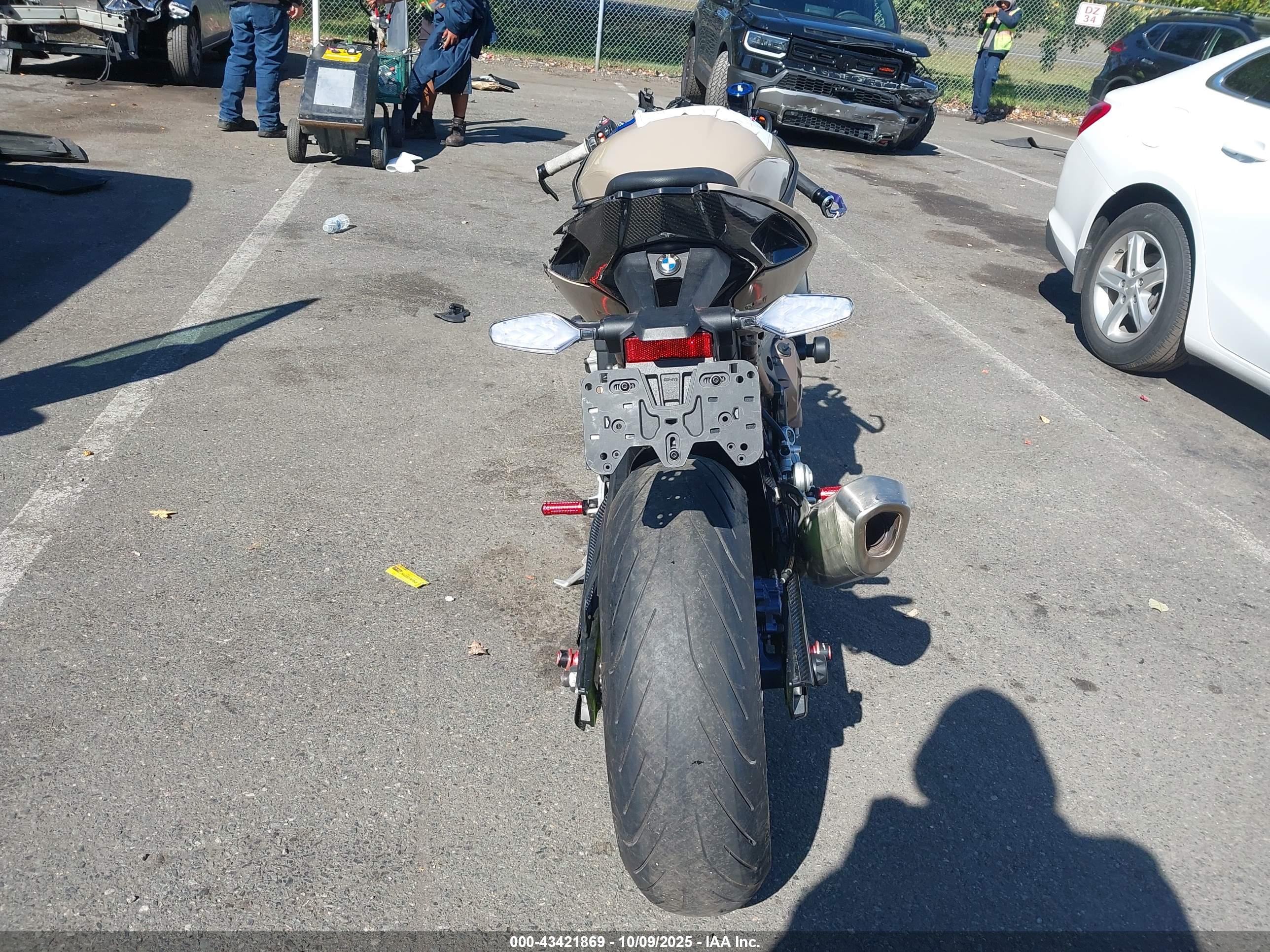 BMW S image 6