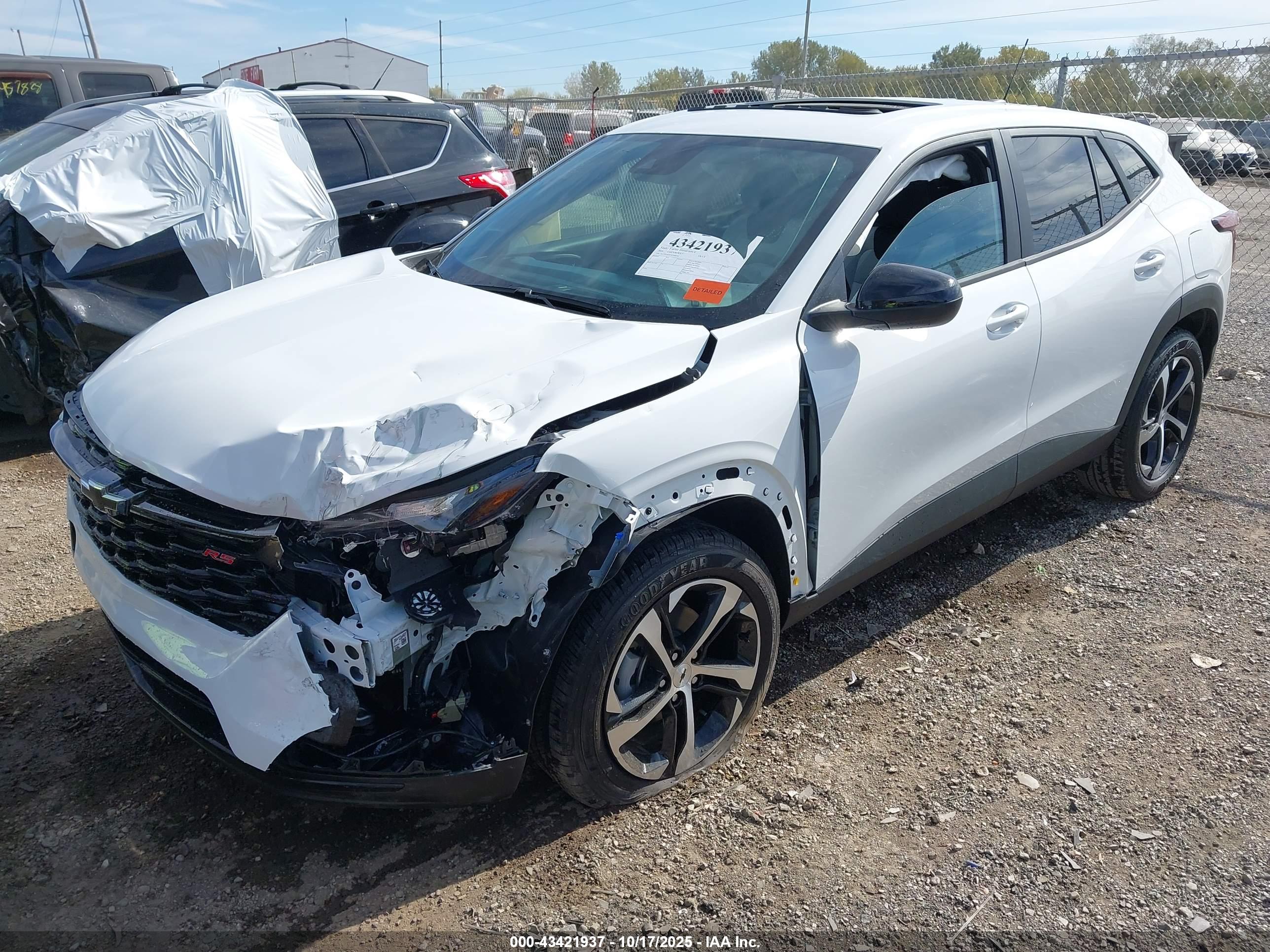 CHEVROLET TRAX image 2