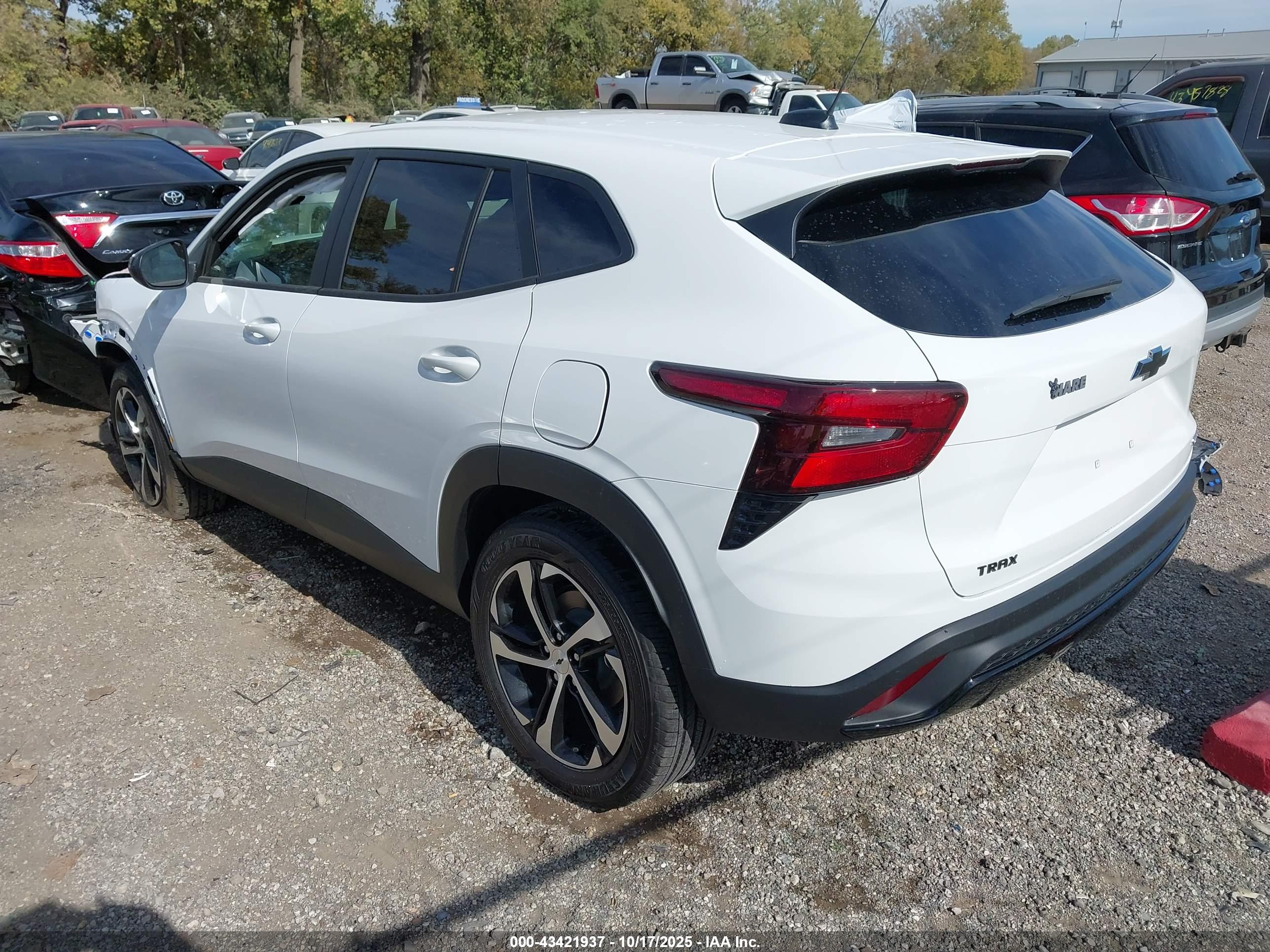 CHEVROLET TRAX image 3