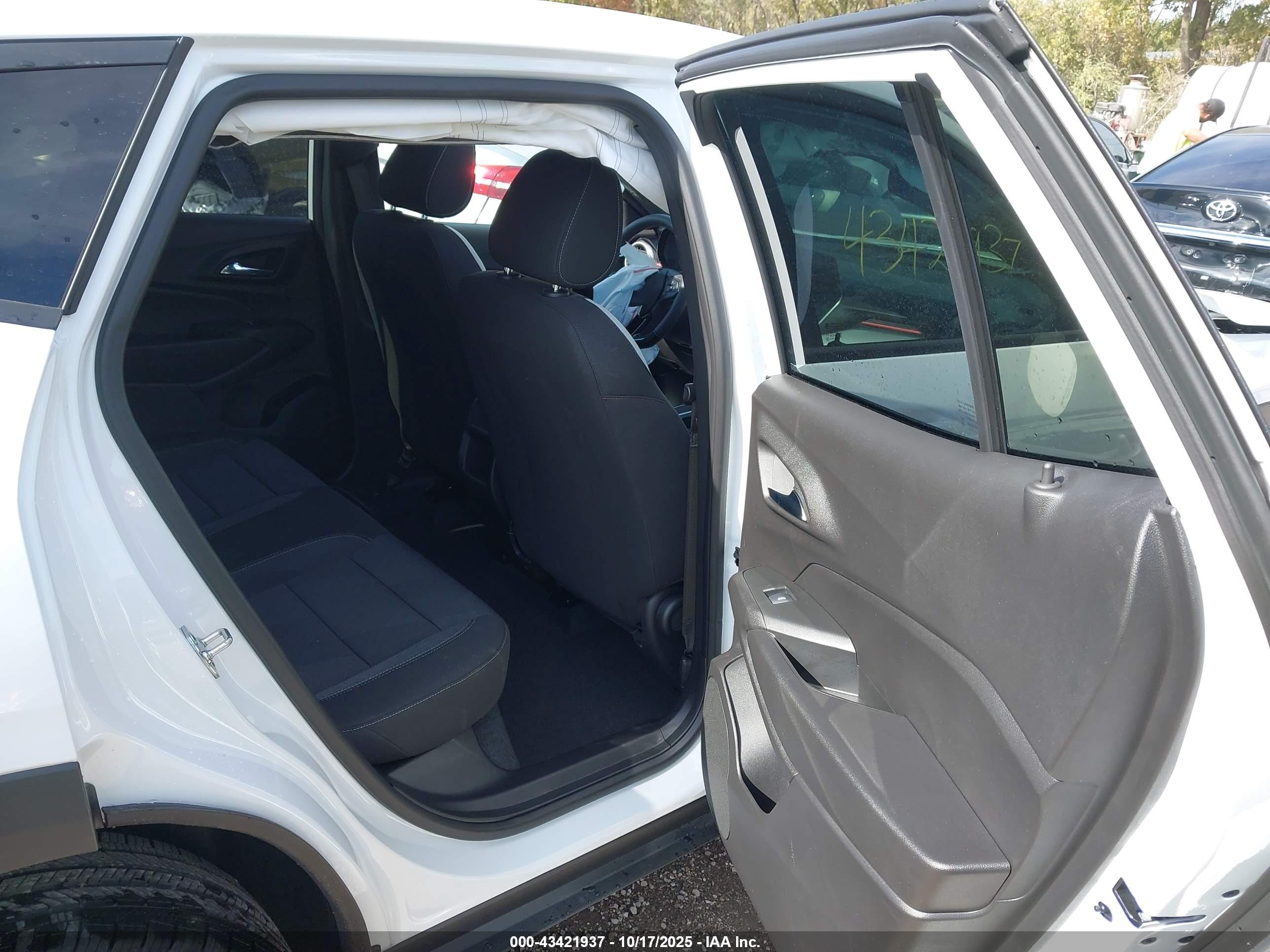 CHEVROLET TRAX image 8