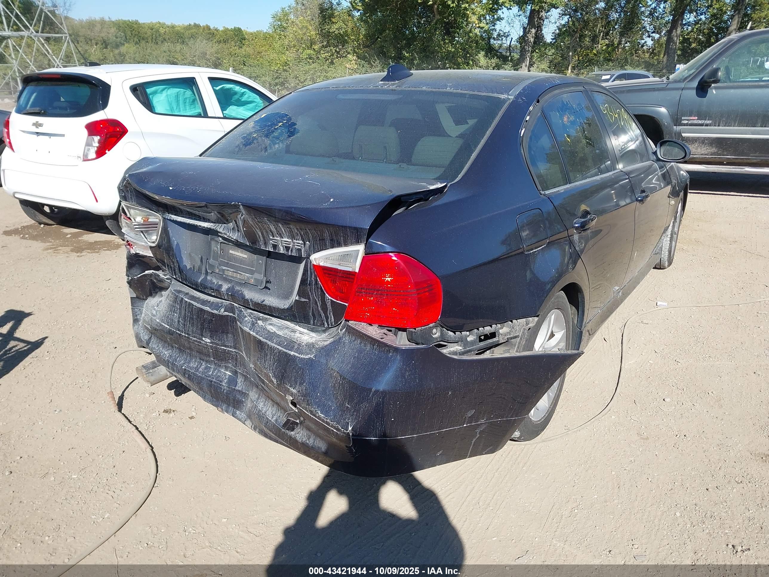 BMW 328I image 4