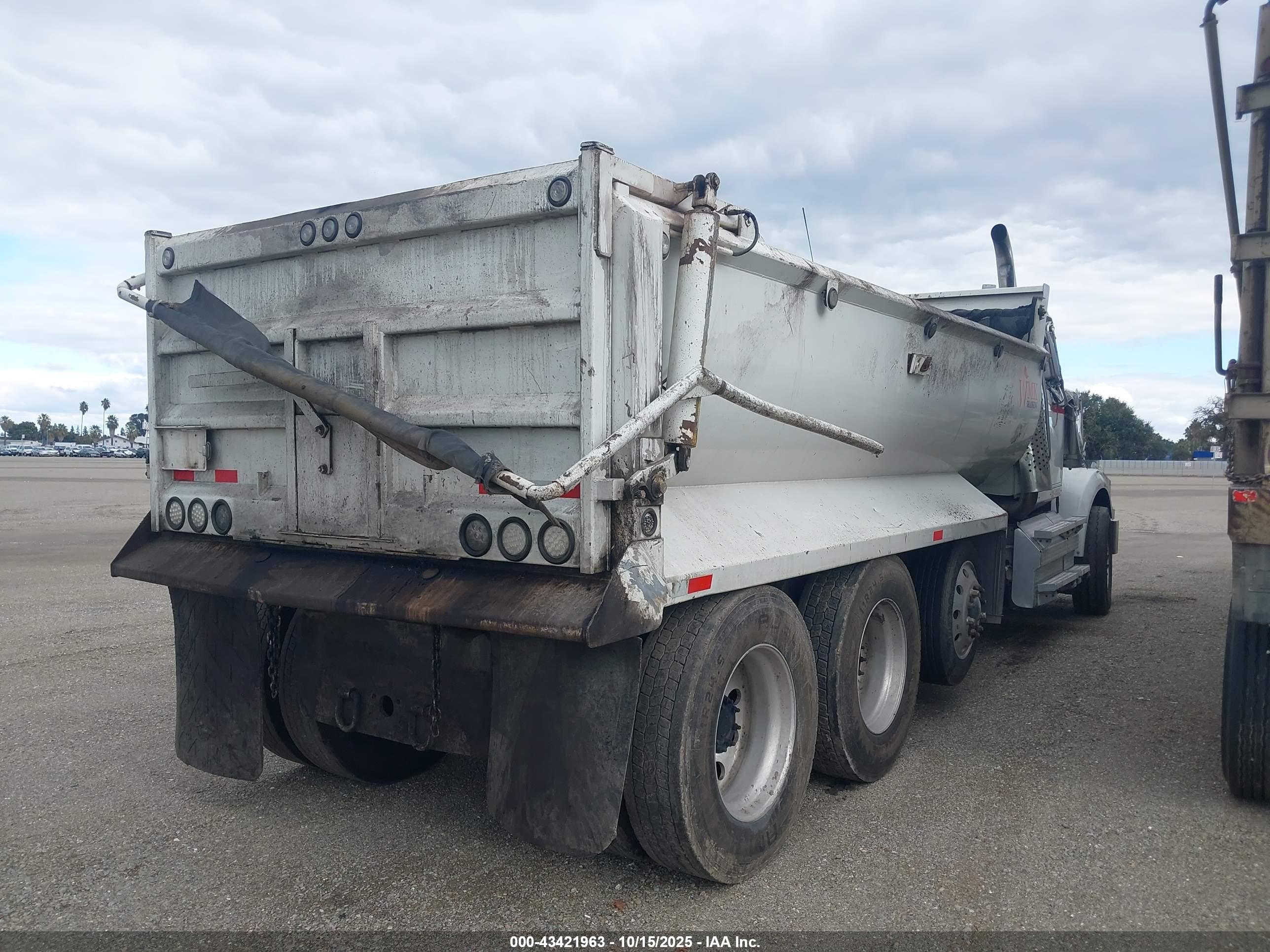 WESTERN STAR image 4