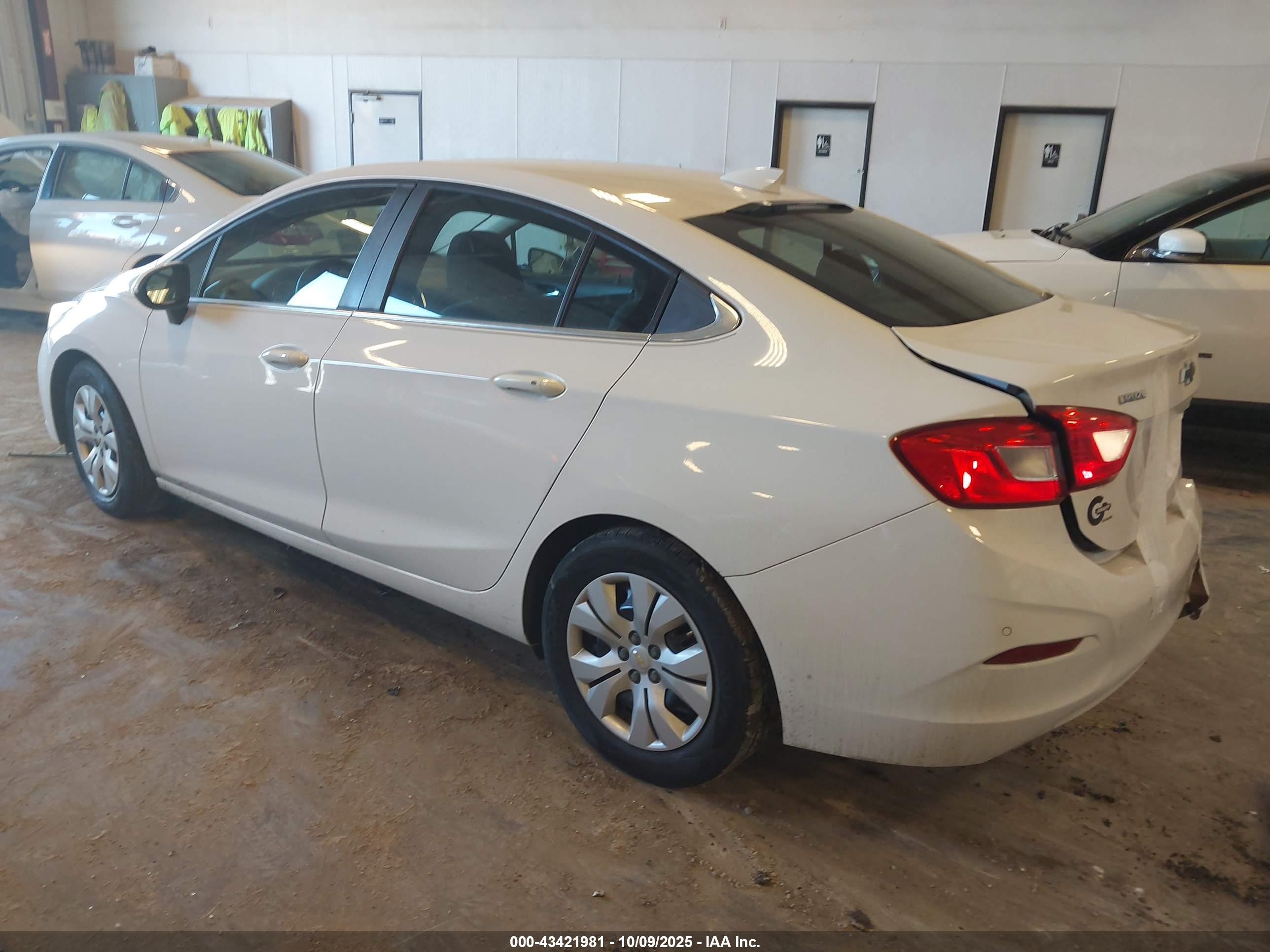 CHEVROLET CRUZE image 3