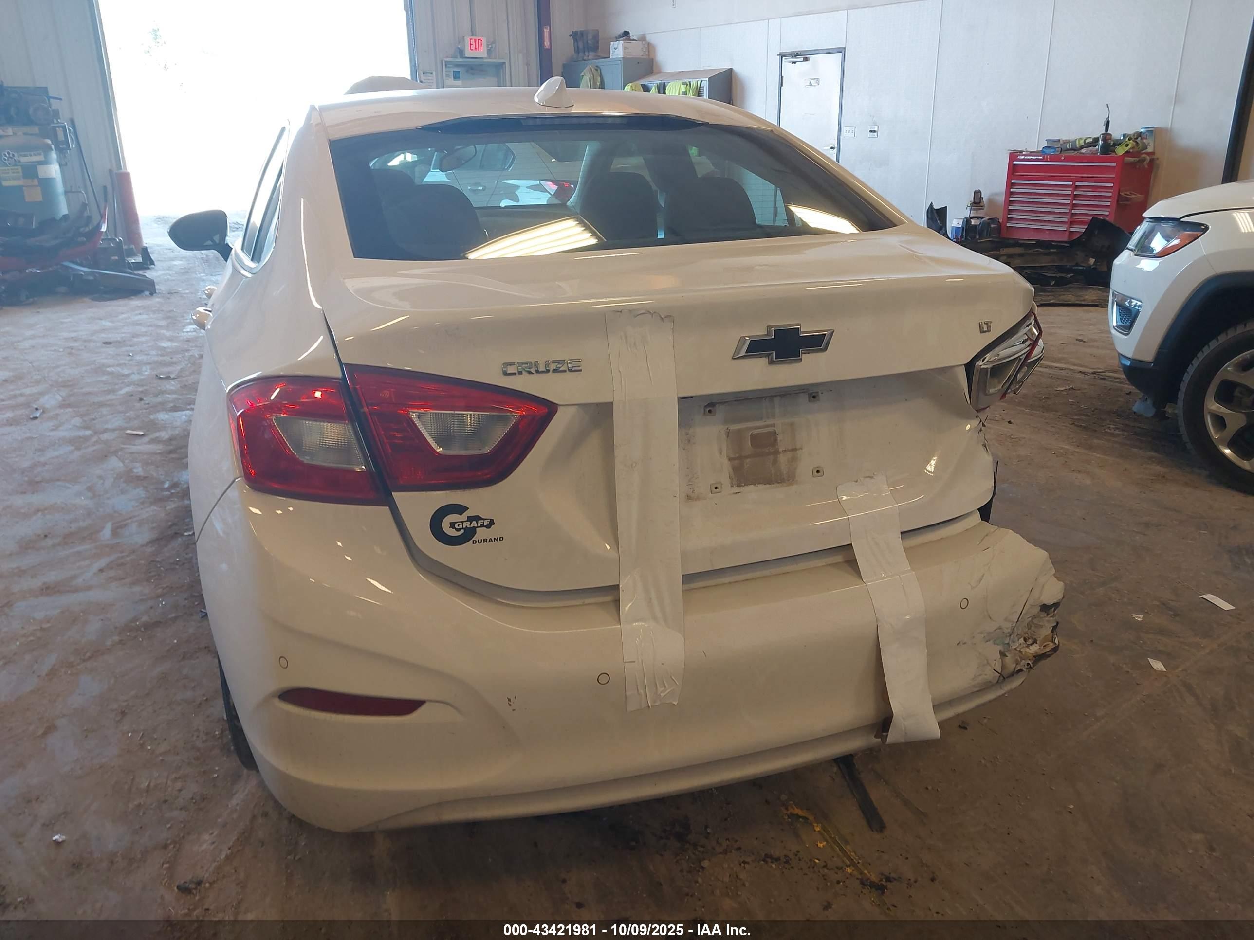 CHEVROLET CRUZE image 6