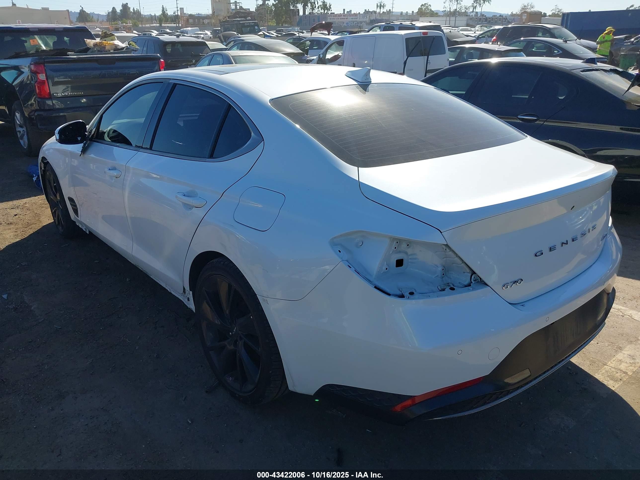 GENESIS G70 image 3
