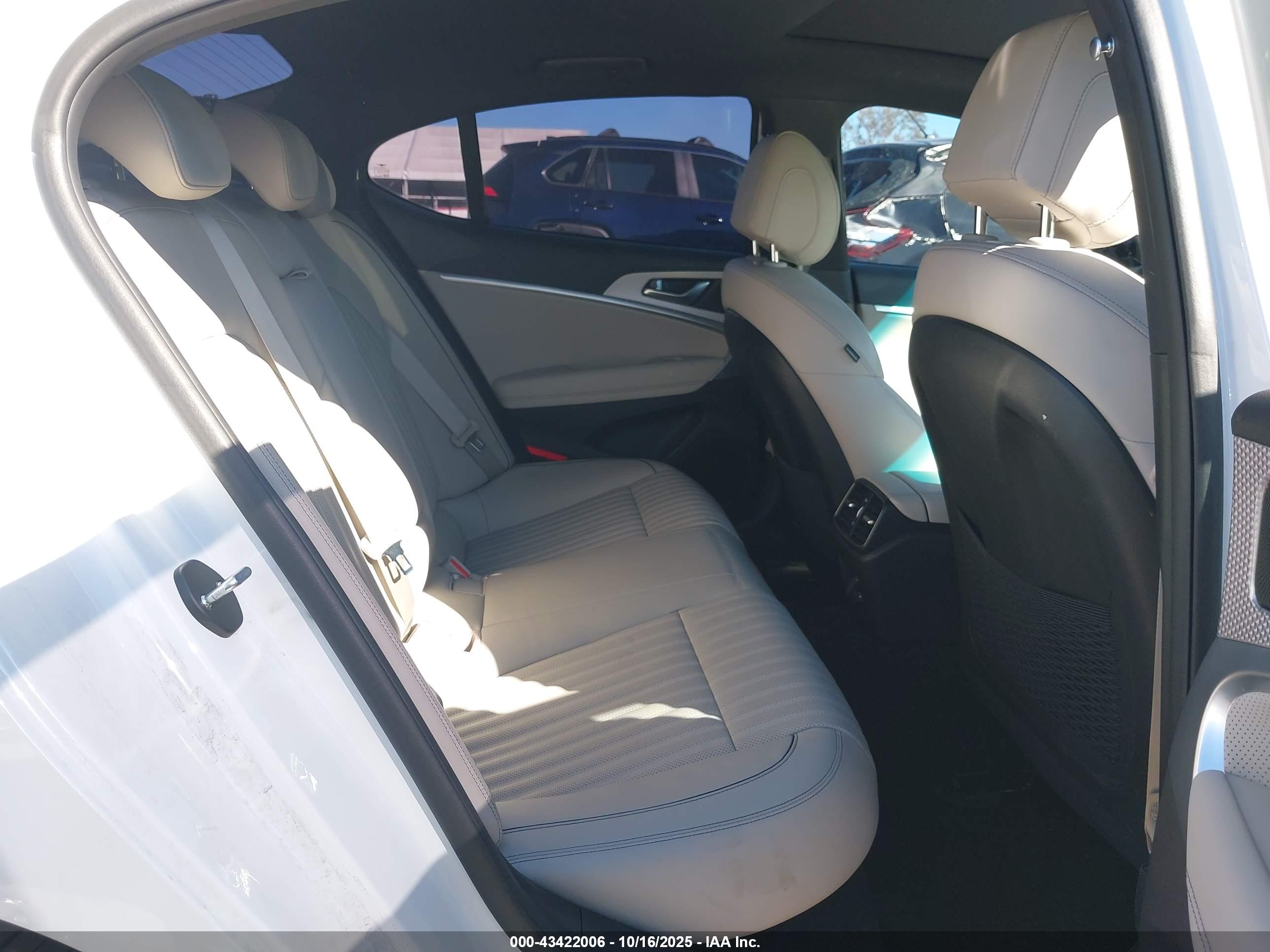 GENESIS G70 image 8