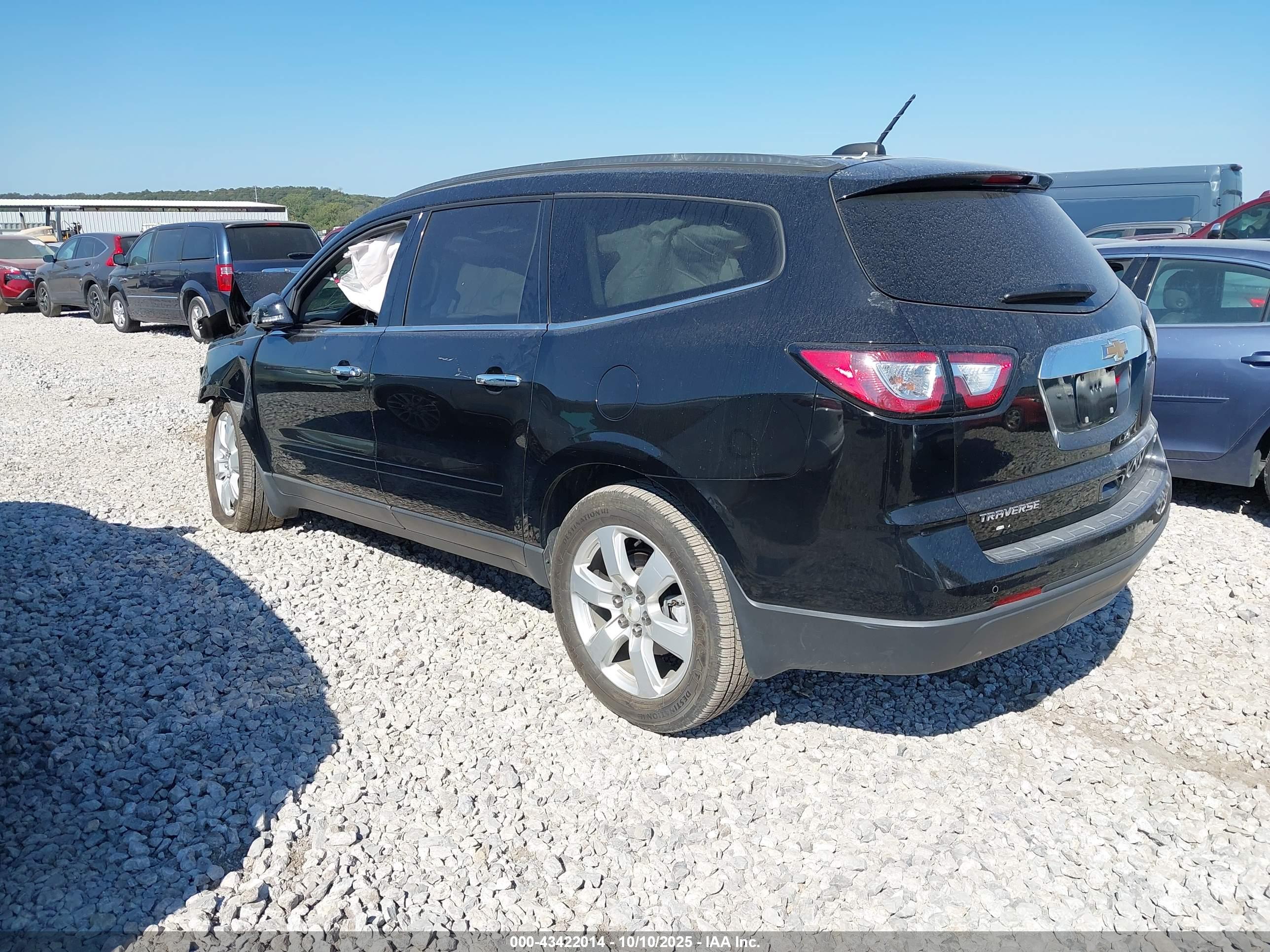CHEVROLET TRAVERSE image 3