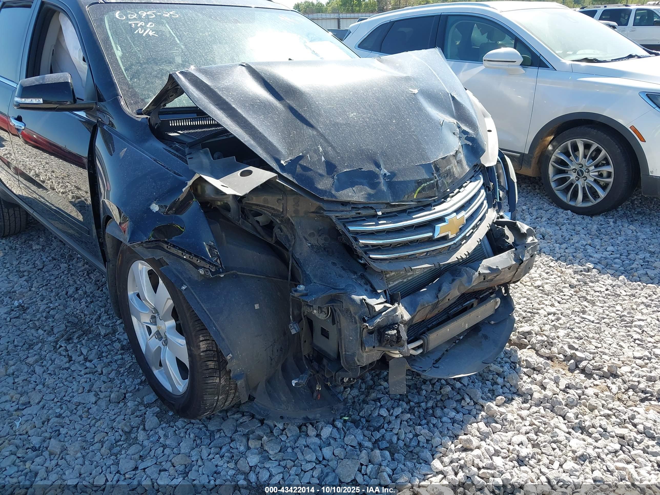CHEVROLET TRAVERSE image 6