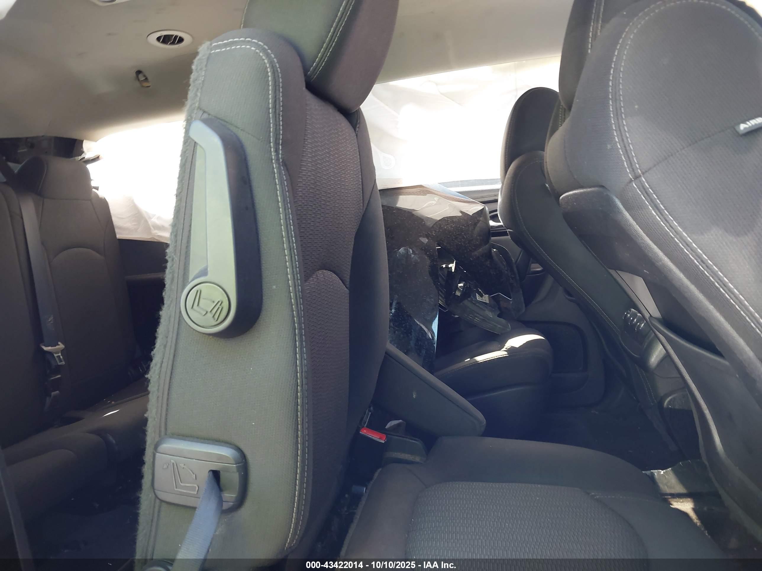 CHEVROLET TRAVERSE image 8