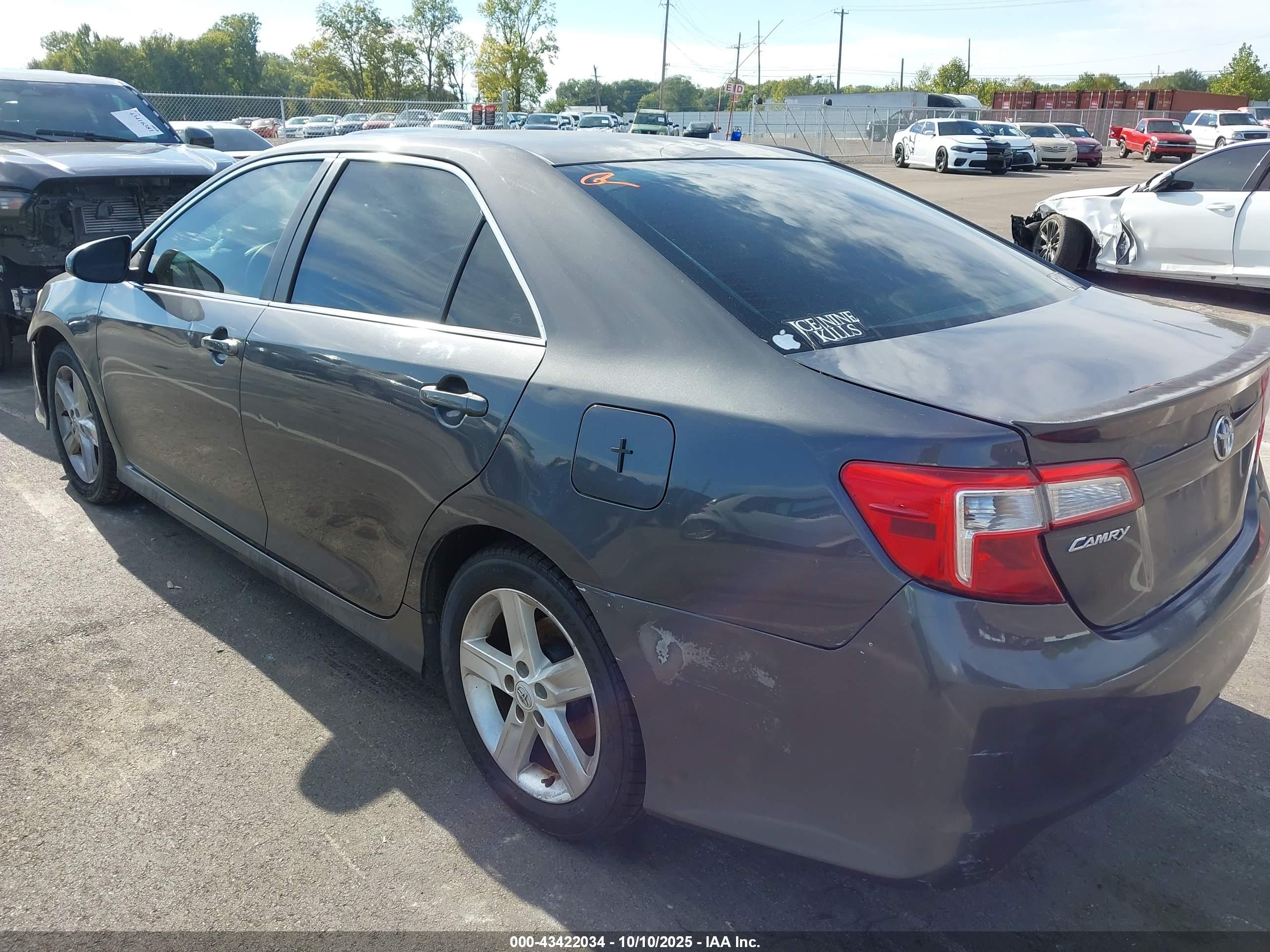 TOYOTA CAMRY image 3