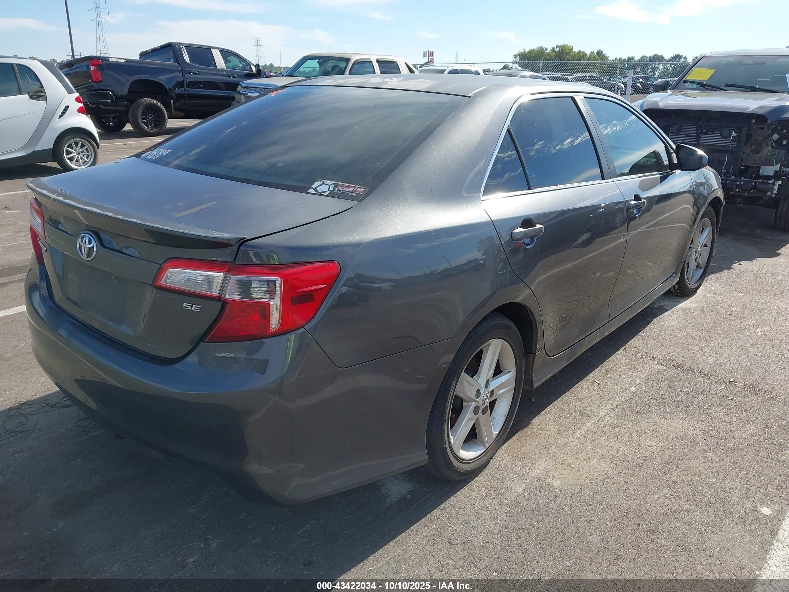 TOYOTA CAMRY image 4