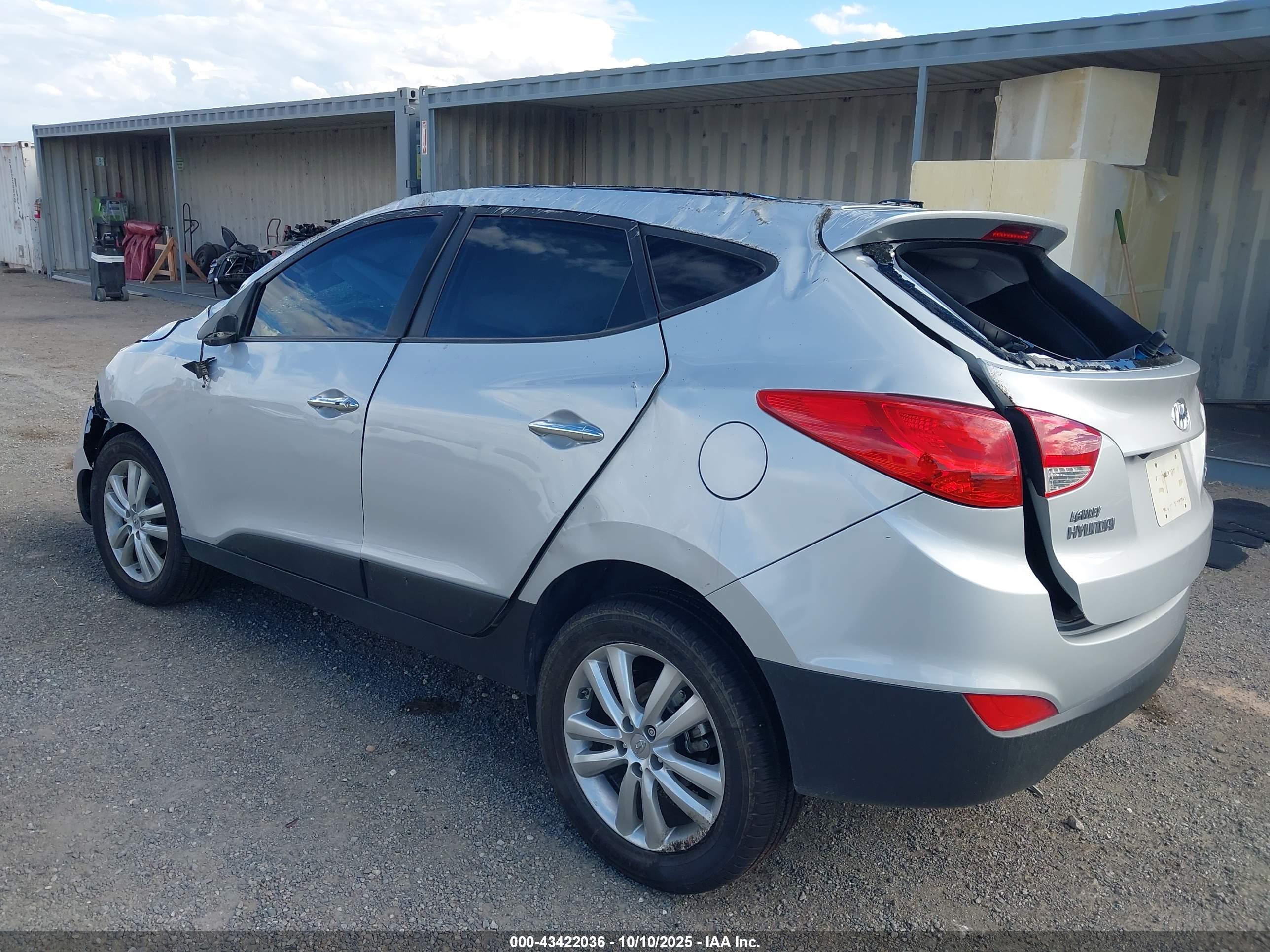 HYUNDAI TUCSON image 3