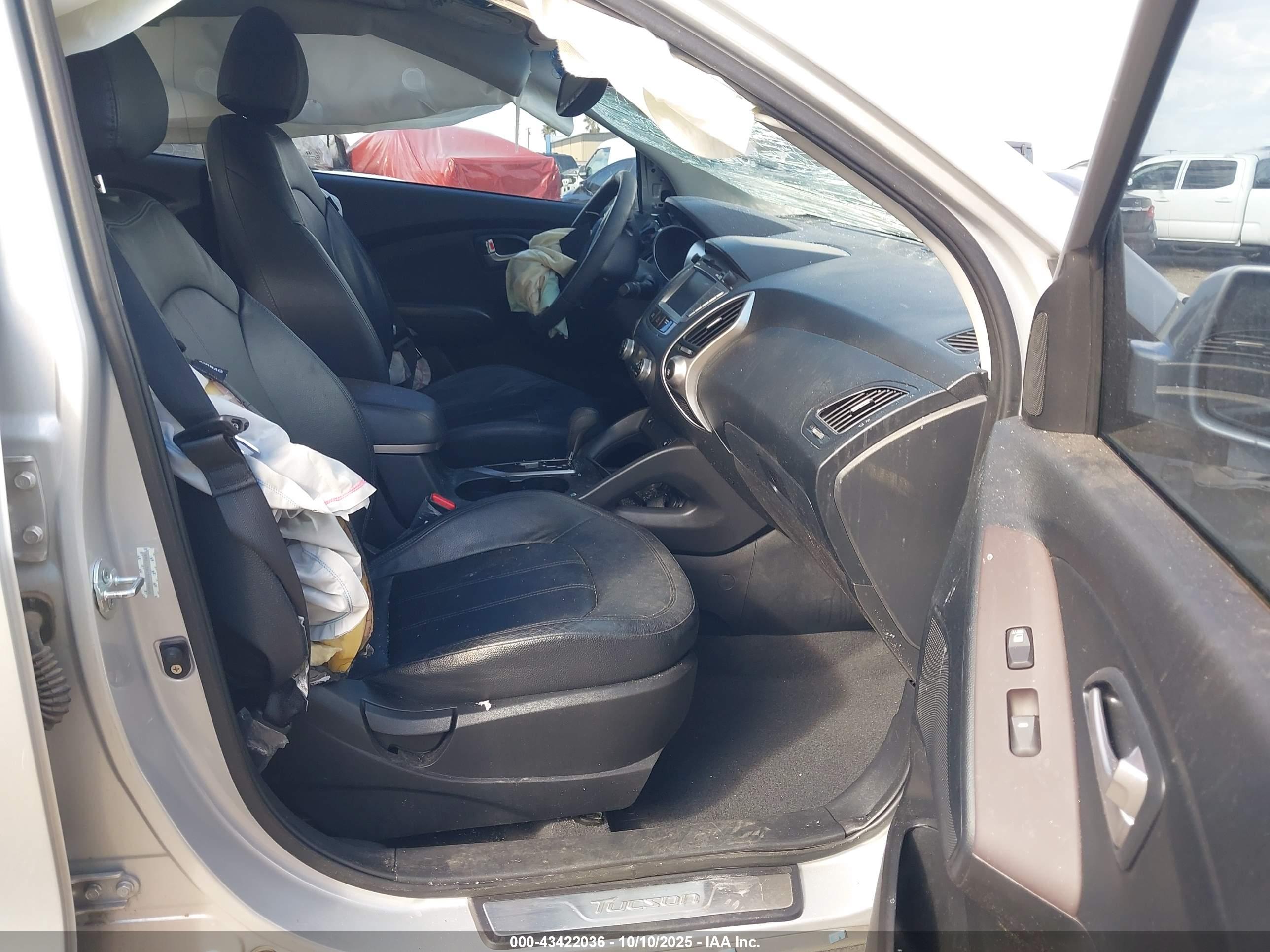HYUNDAI TUCSON image 5