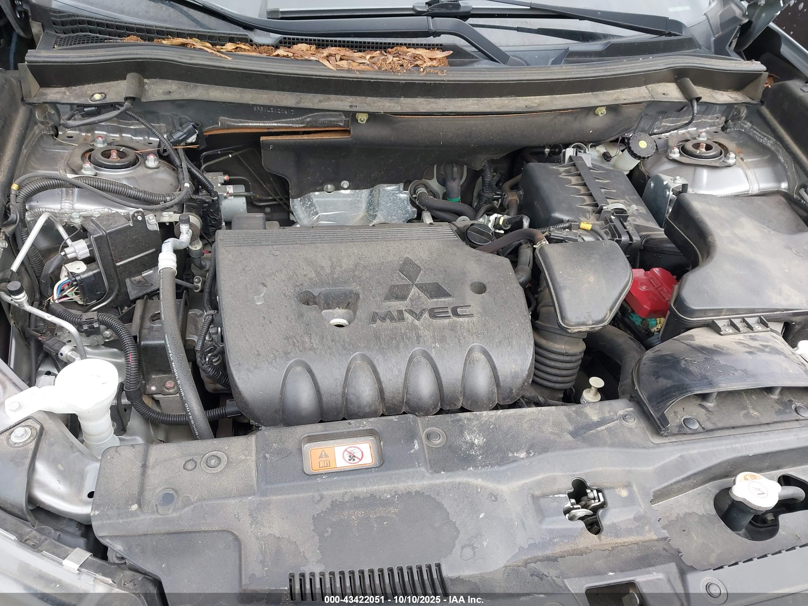 MITSUBISHI OUTLANDER image 10
