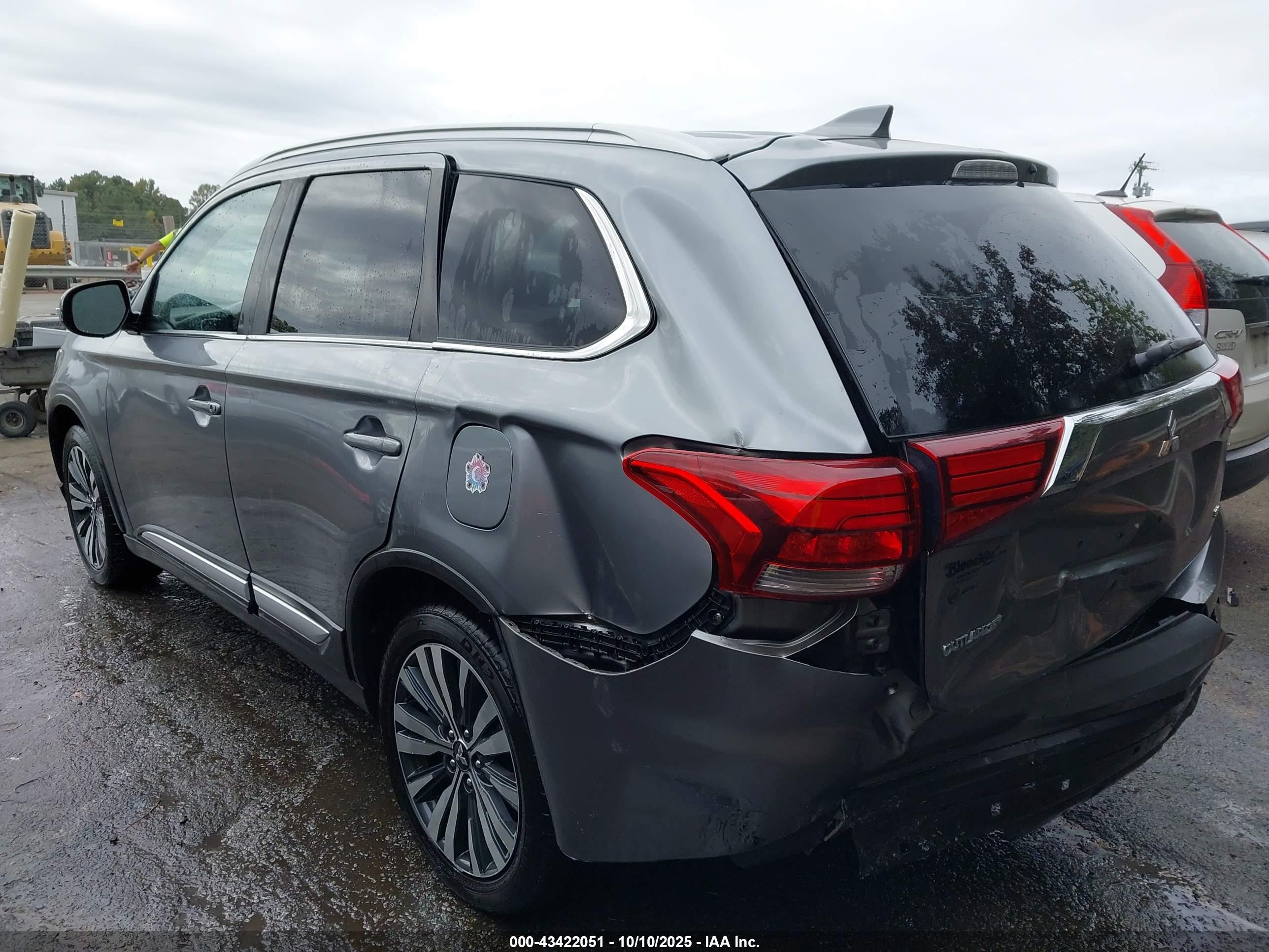 MITSUBISHI OUTLANDER image 3