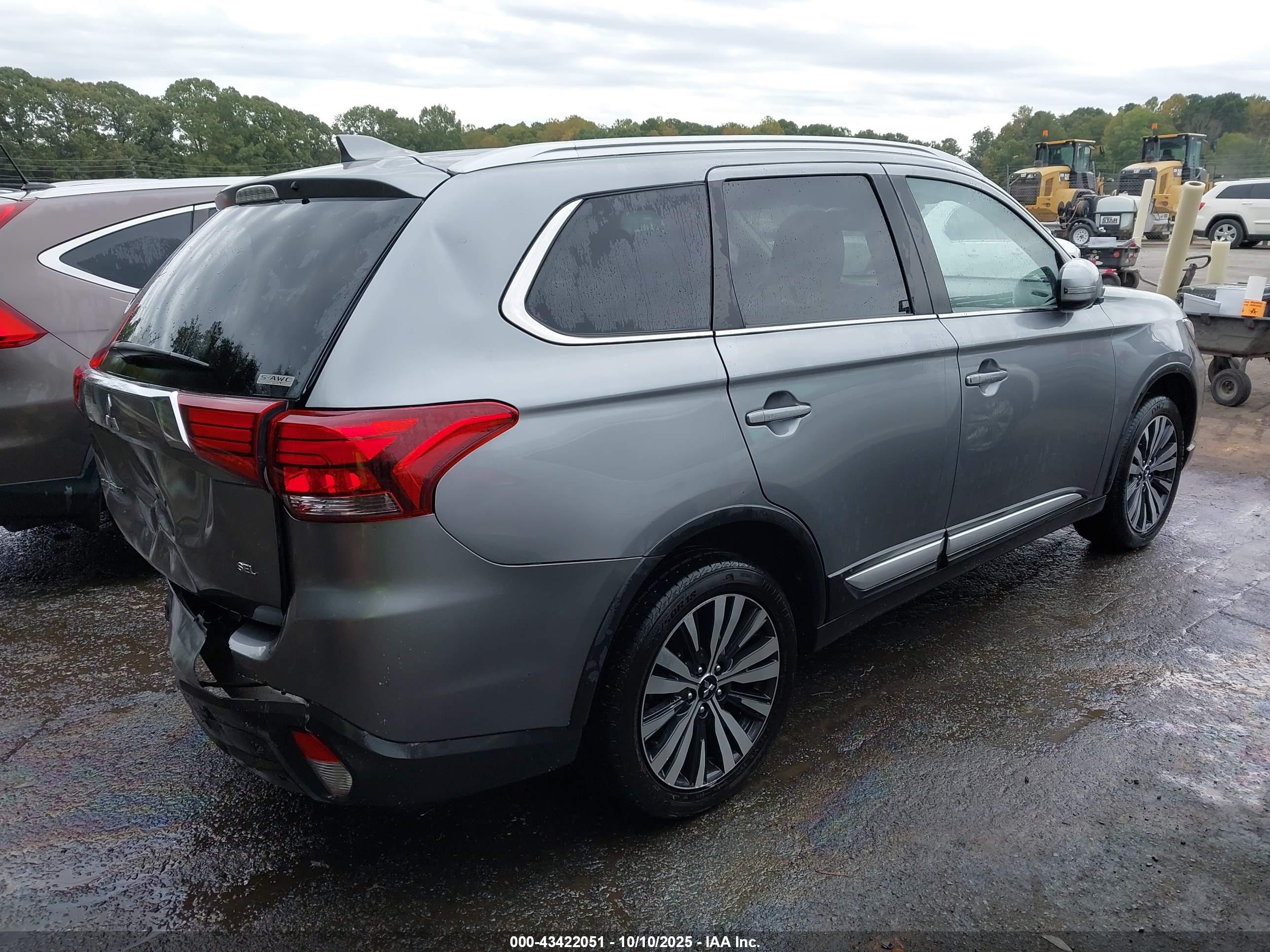 MITSUBISHI OUTLANDER image 4