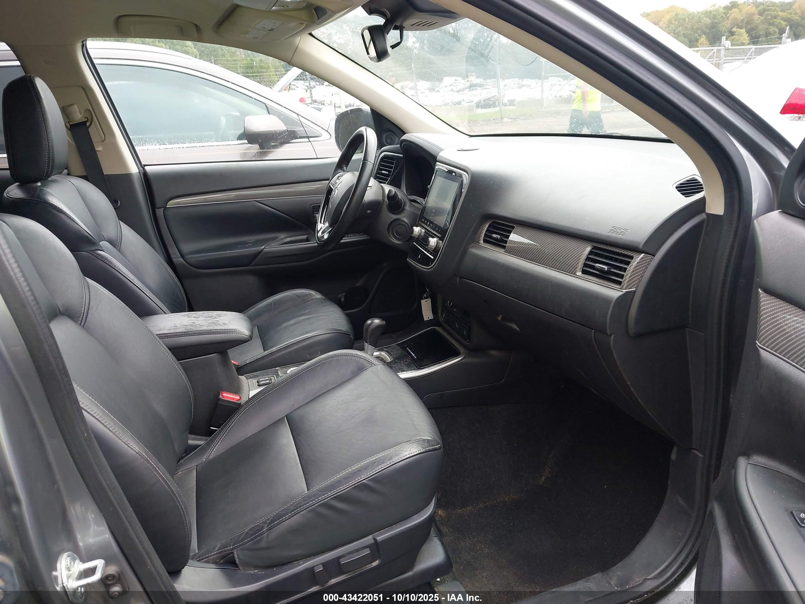 MITSUBISHI OUTLANDER image 5
