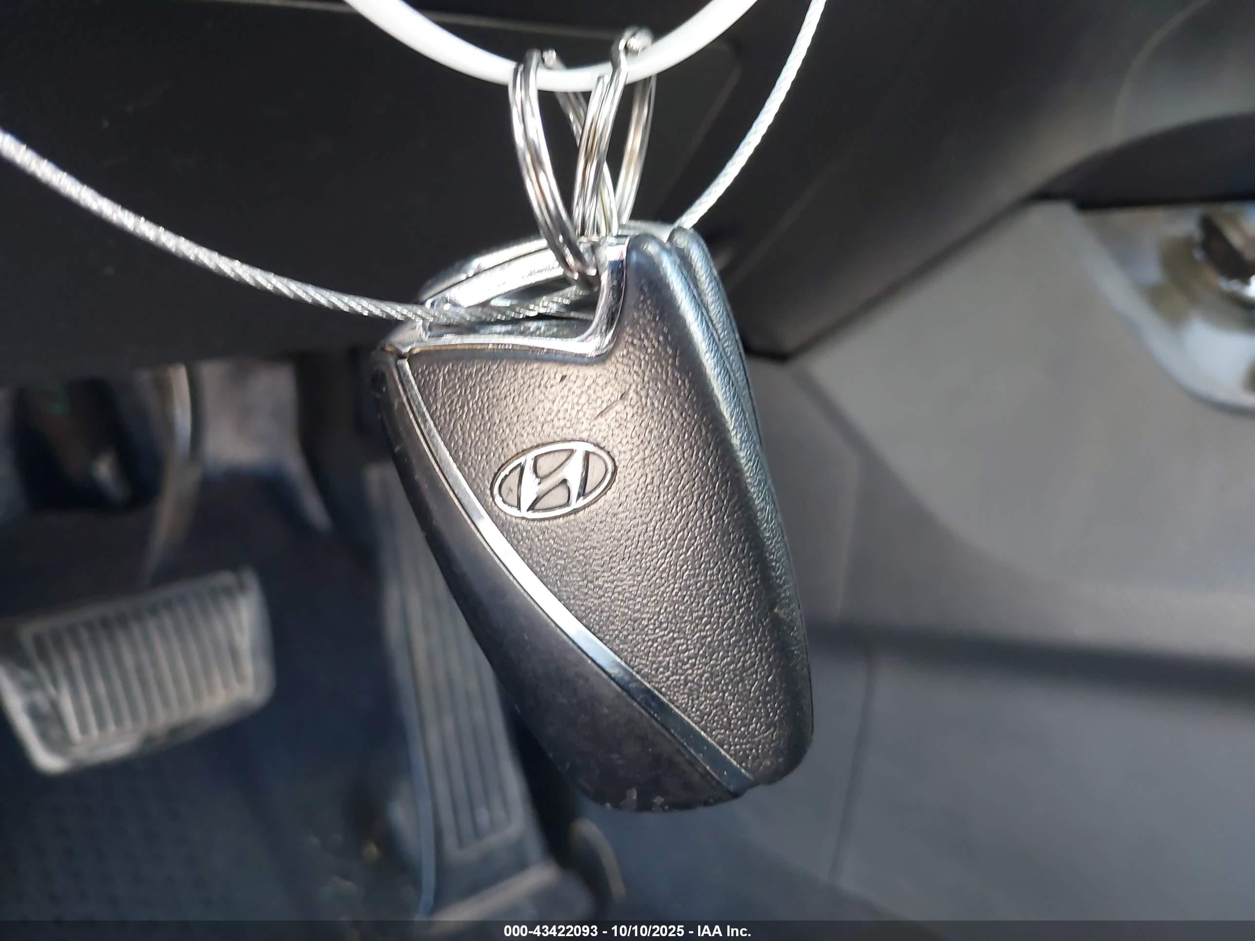 HYUNDAI SANTA image 11