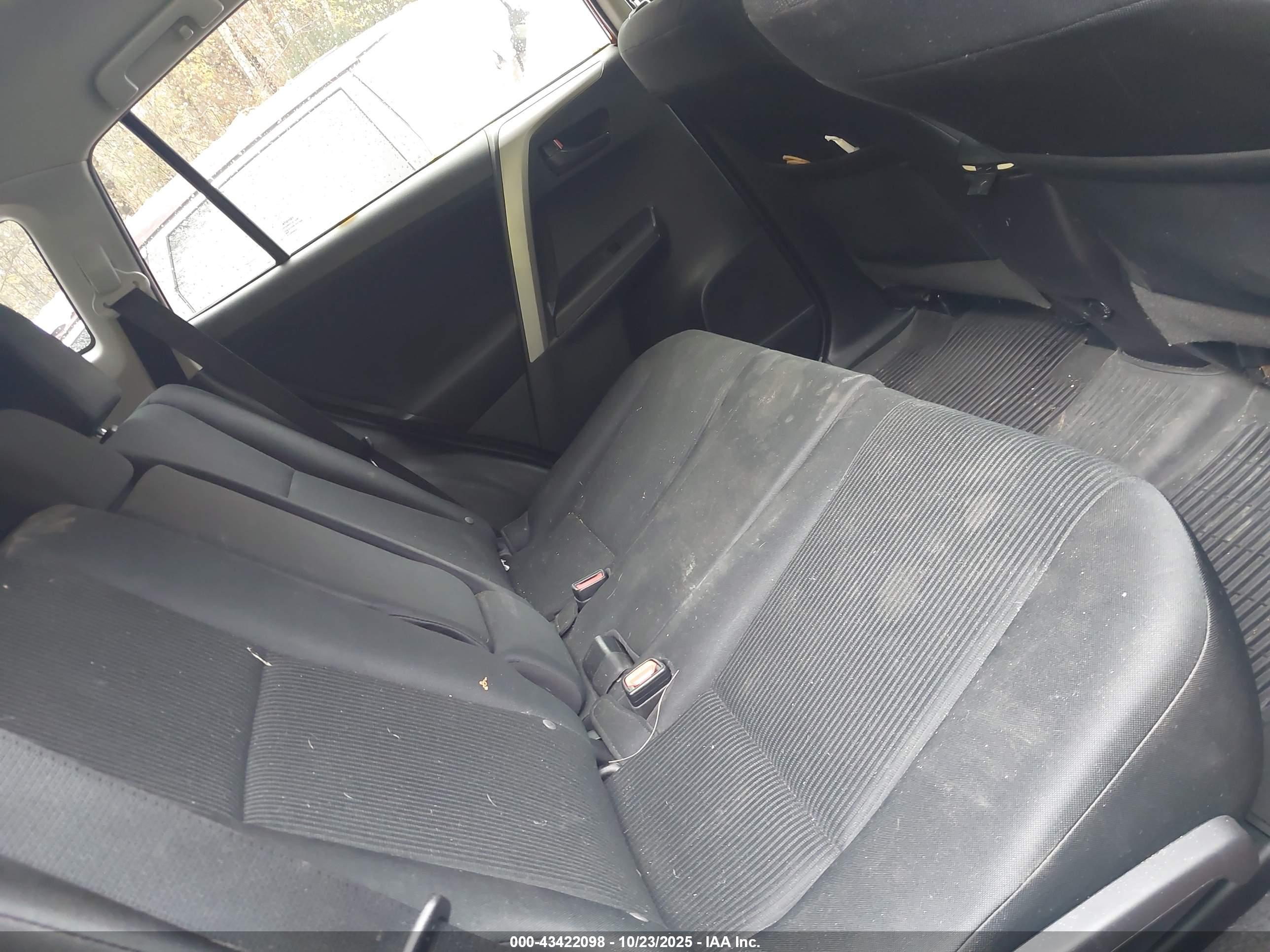 TOYOTA RAV4 image 8
