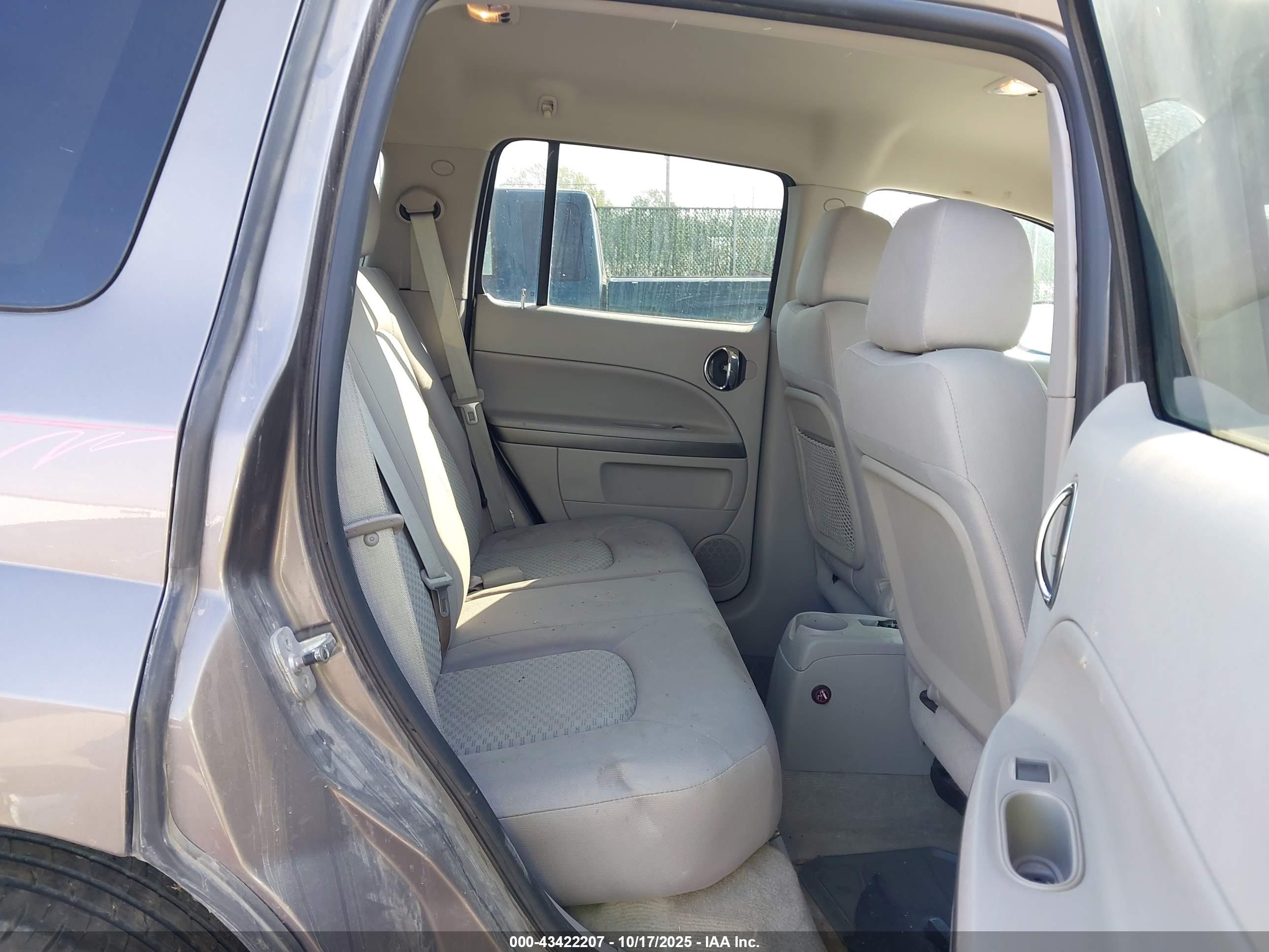 CHEVROLET HHR image 8