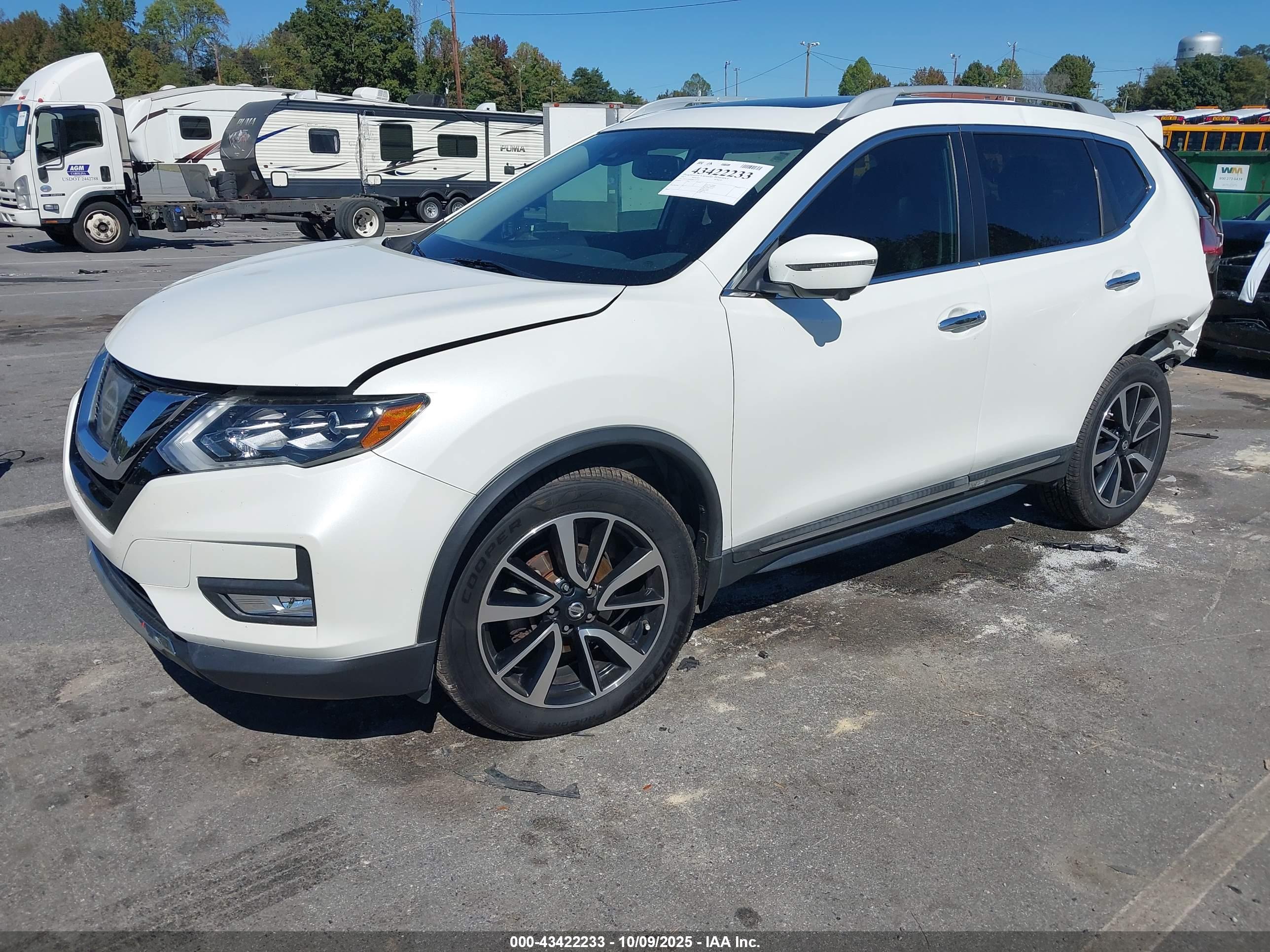 NISSAN ROGUE image 2