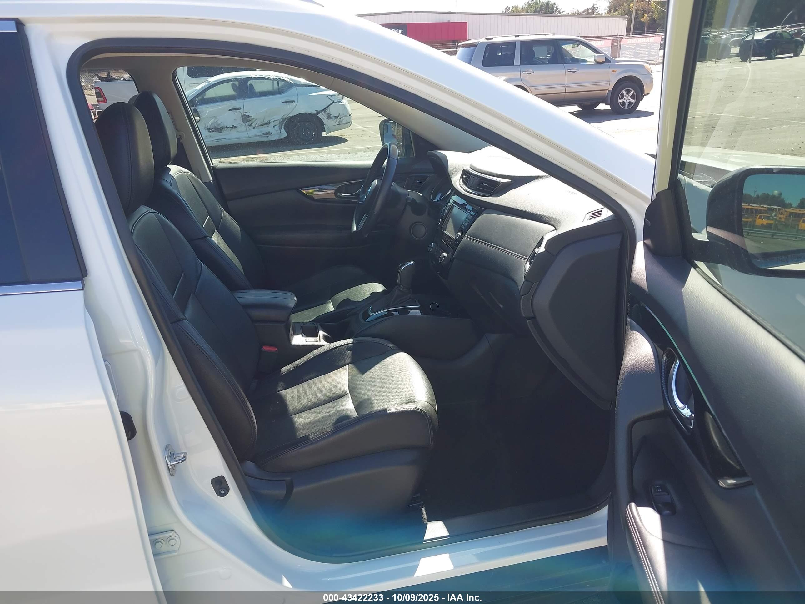 NISSAN ROGUE image 5